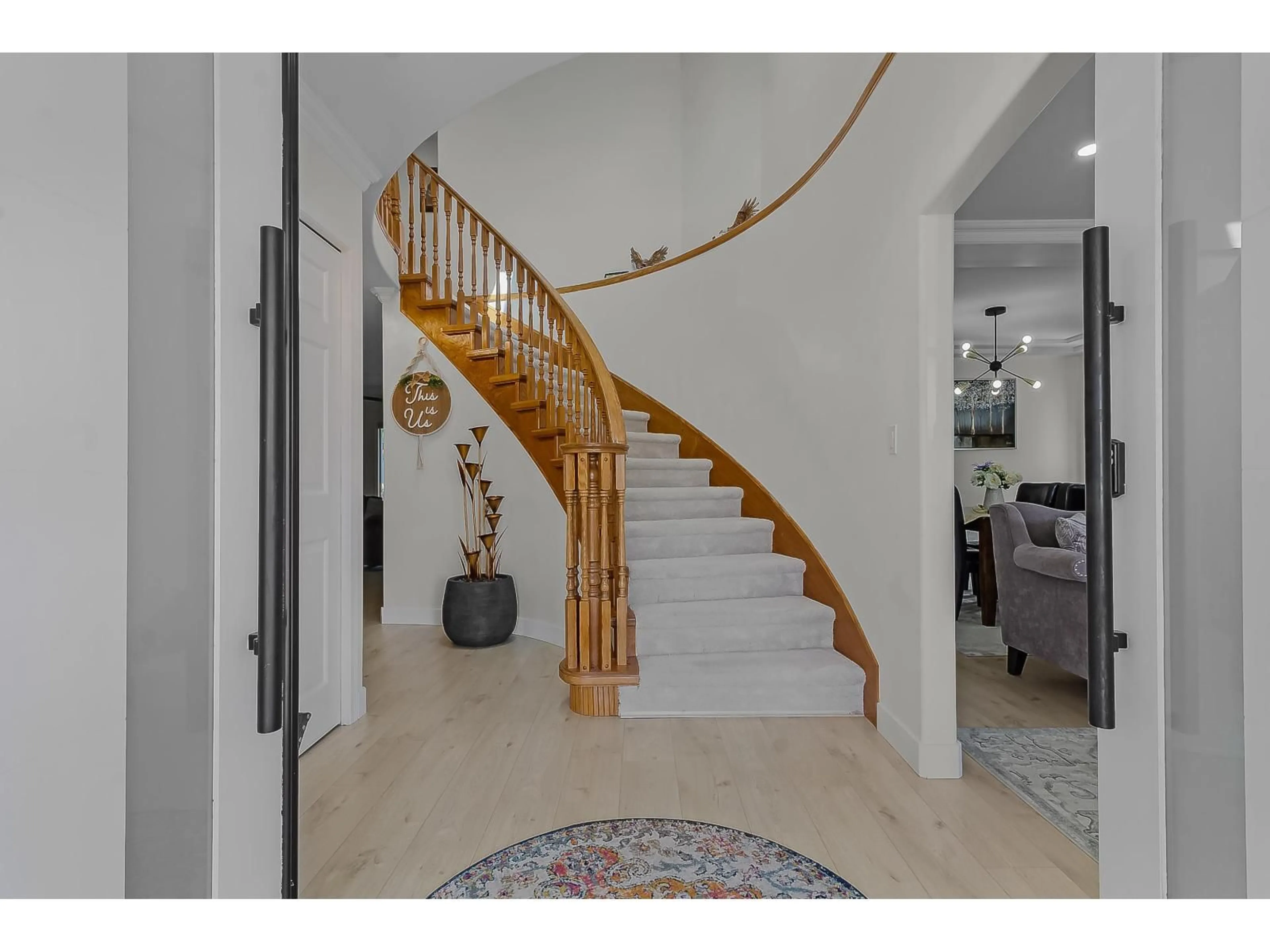 Indoor entryway for 19113 62A, Surrey British Columbia V3S8C6