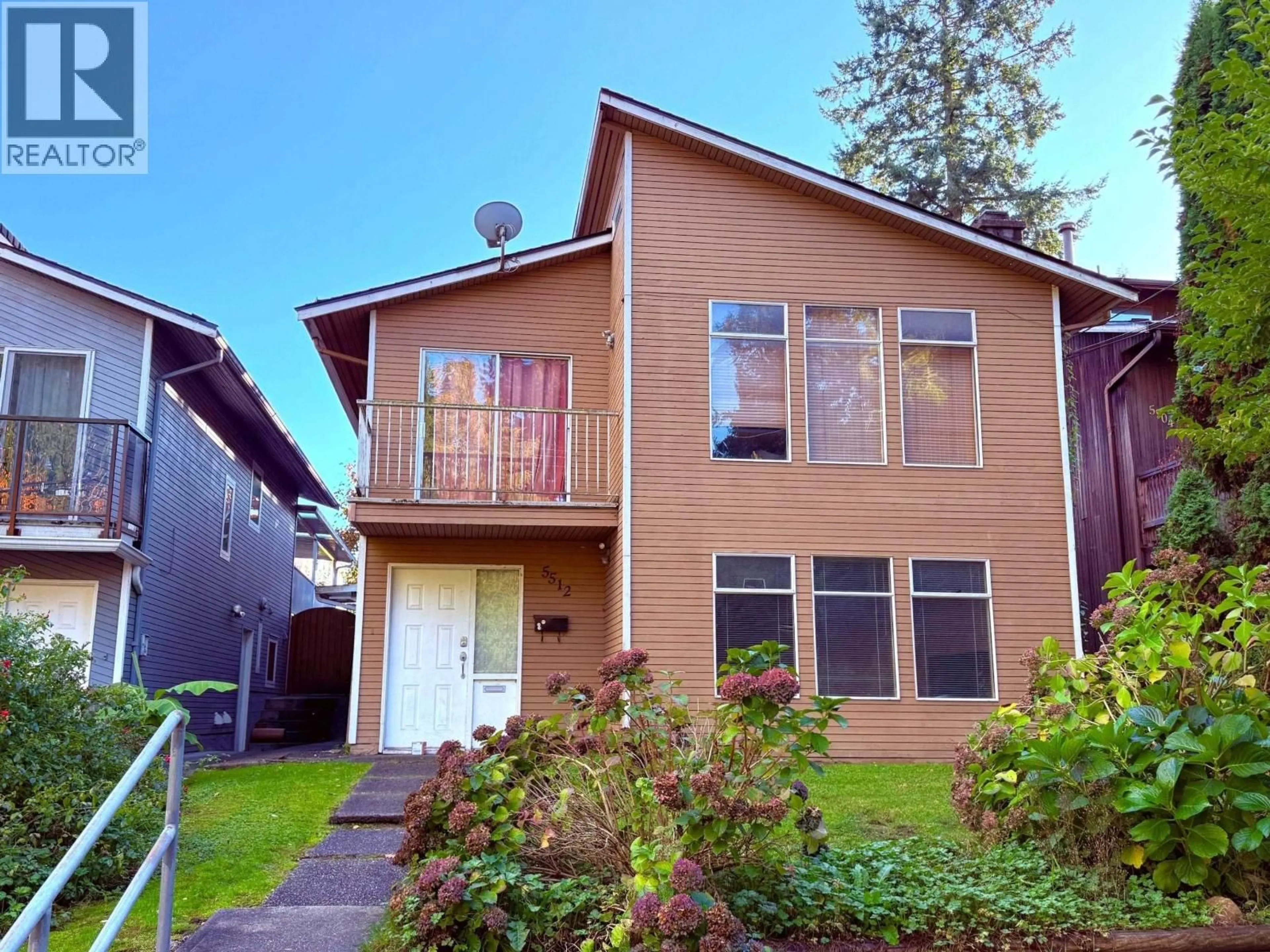 Home with vinyl exterior material, street for 5512 DOMINION STREET, Burnaby British Columbia V5G1E2