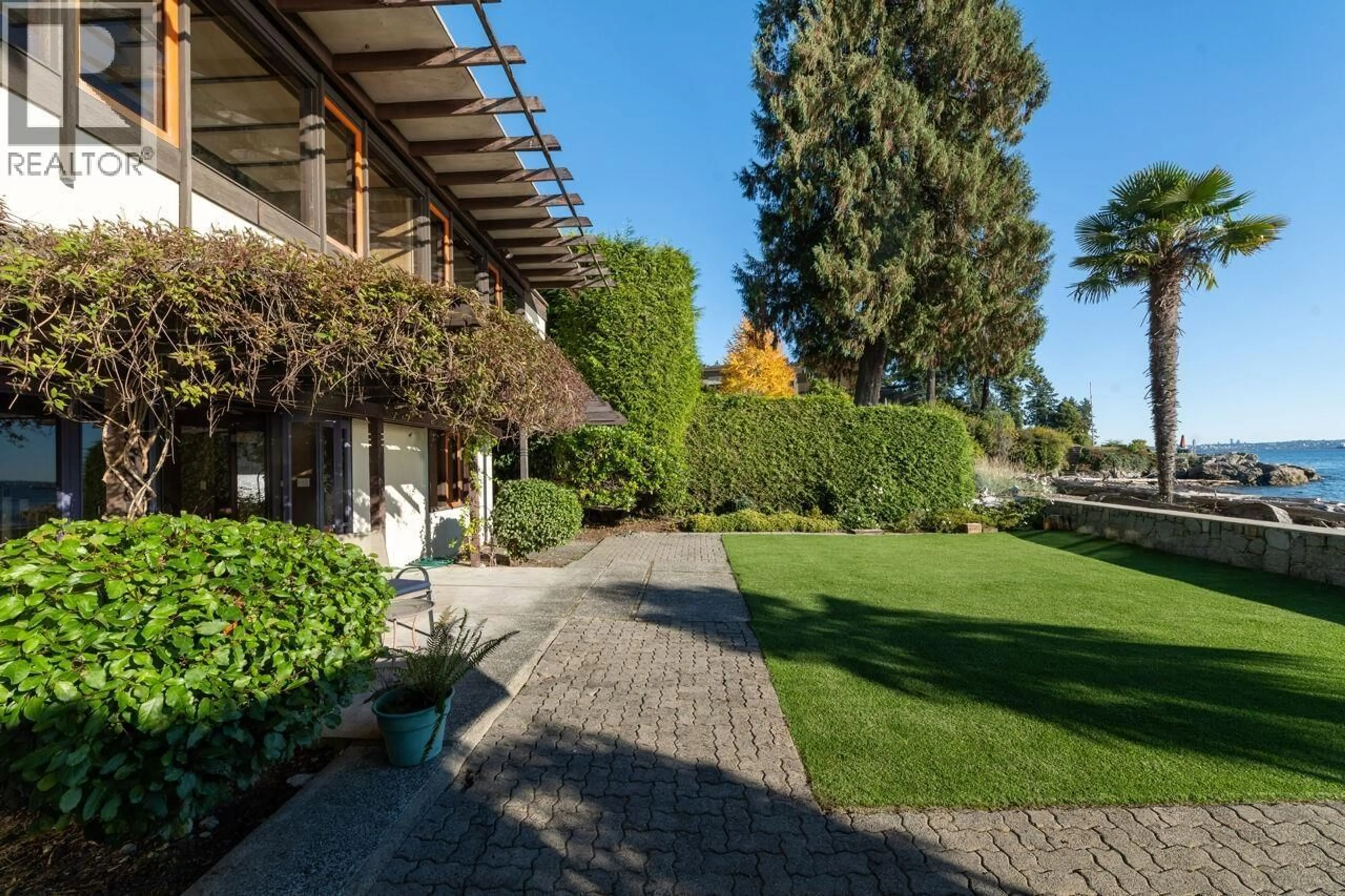 Patio, street for 3248 MARINE DRIVE, West Vancouver British Columbia V7V1M7