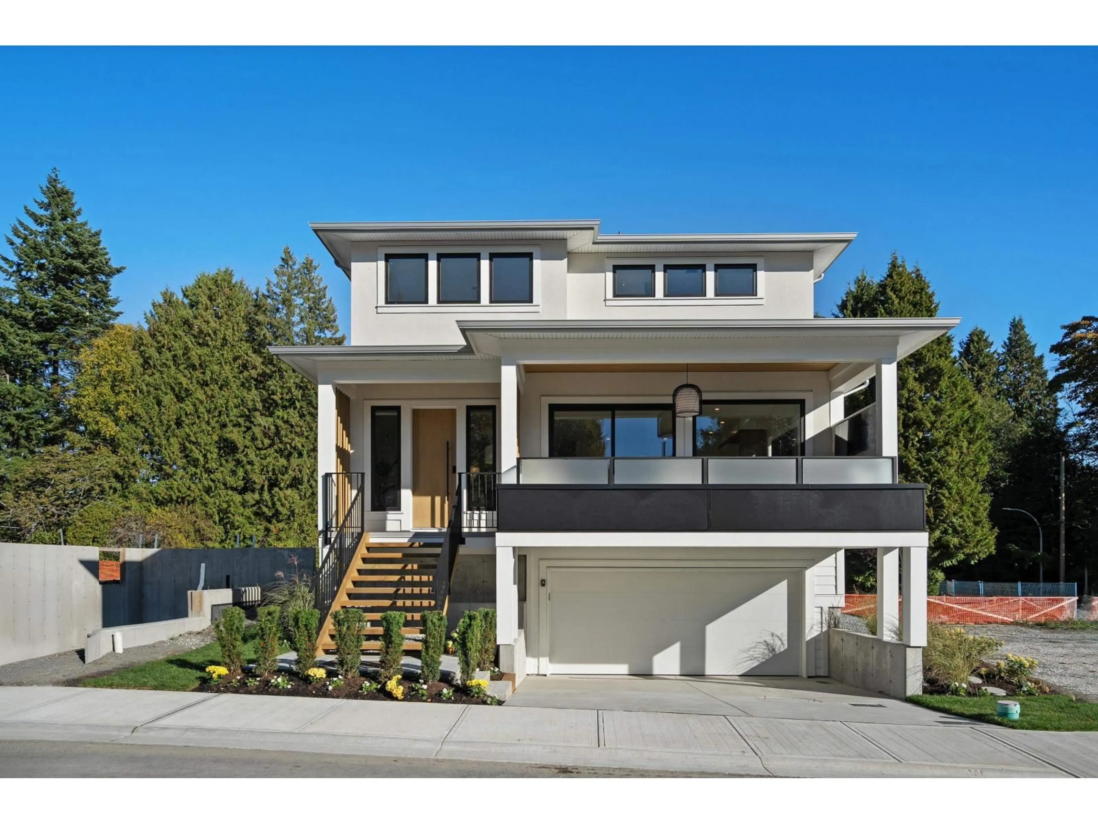 Home with vinyl exterior material, street for 16243 10, Surrey British Columbia V4A1A9