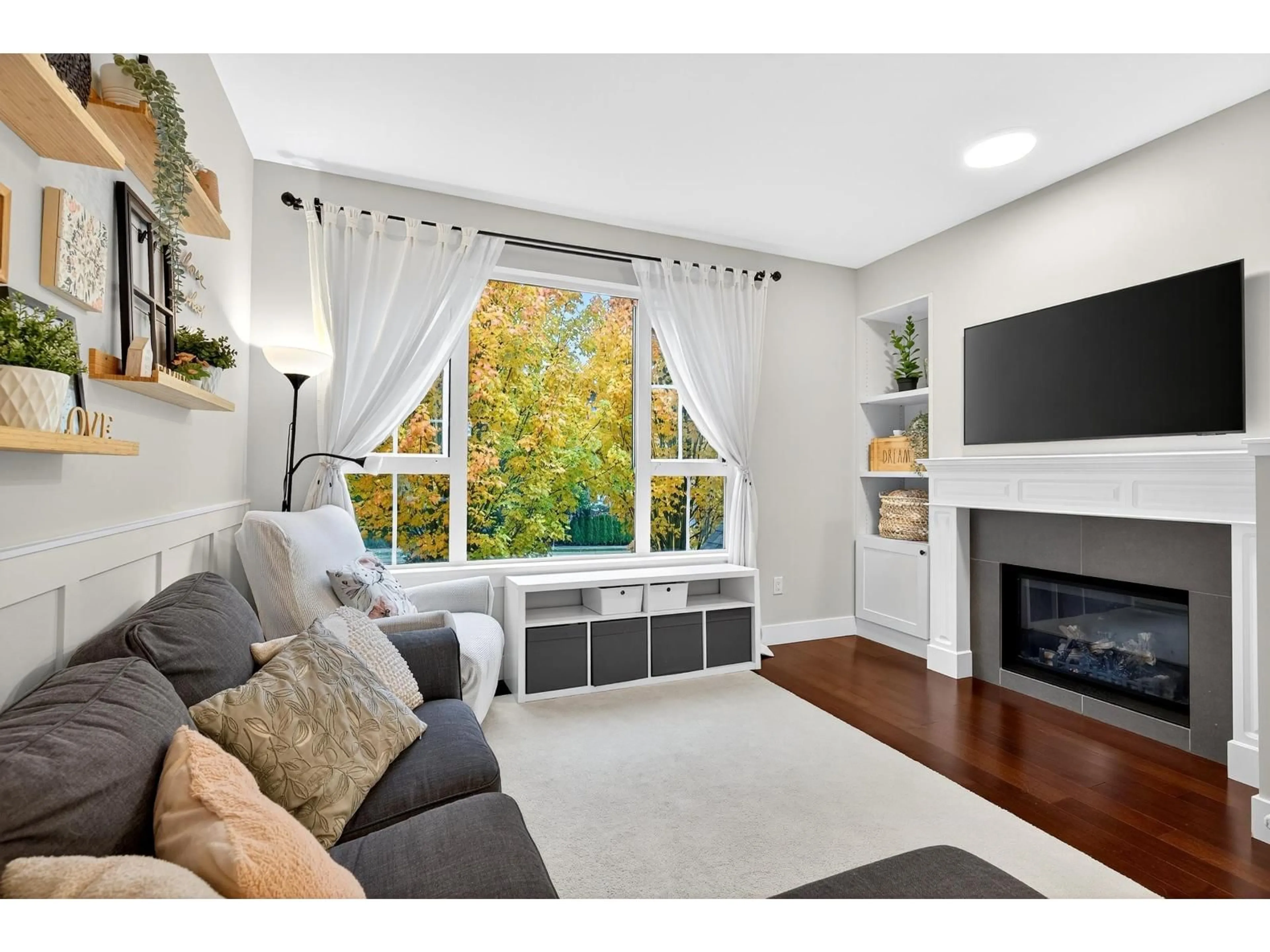 Living room with furniture, unknown for 153 - 2501 161A, Surrey British Columbia V3Z7Y6