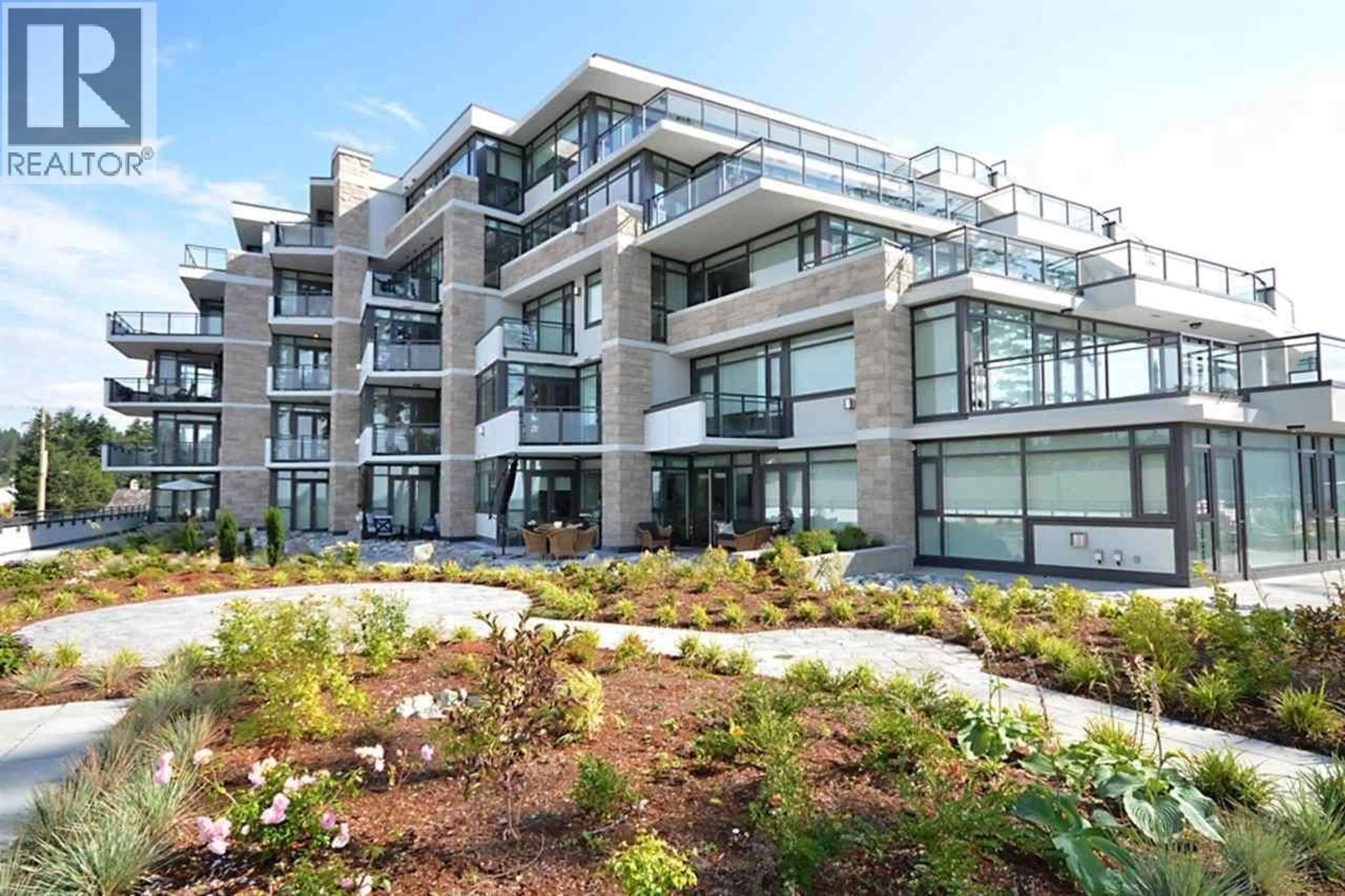 Patio, building for 206 - 5665 TEREDO STREET, Sechelt British Columbia V7Z0J2