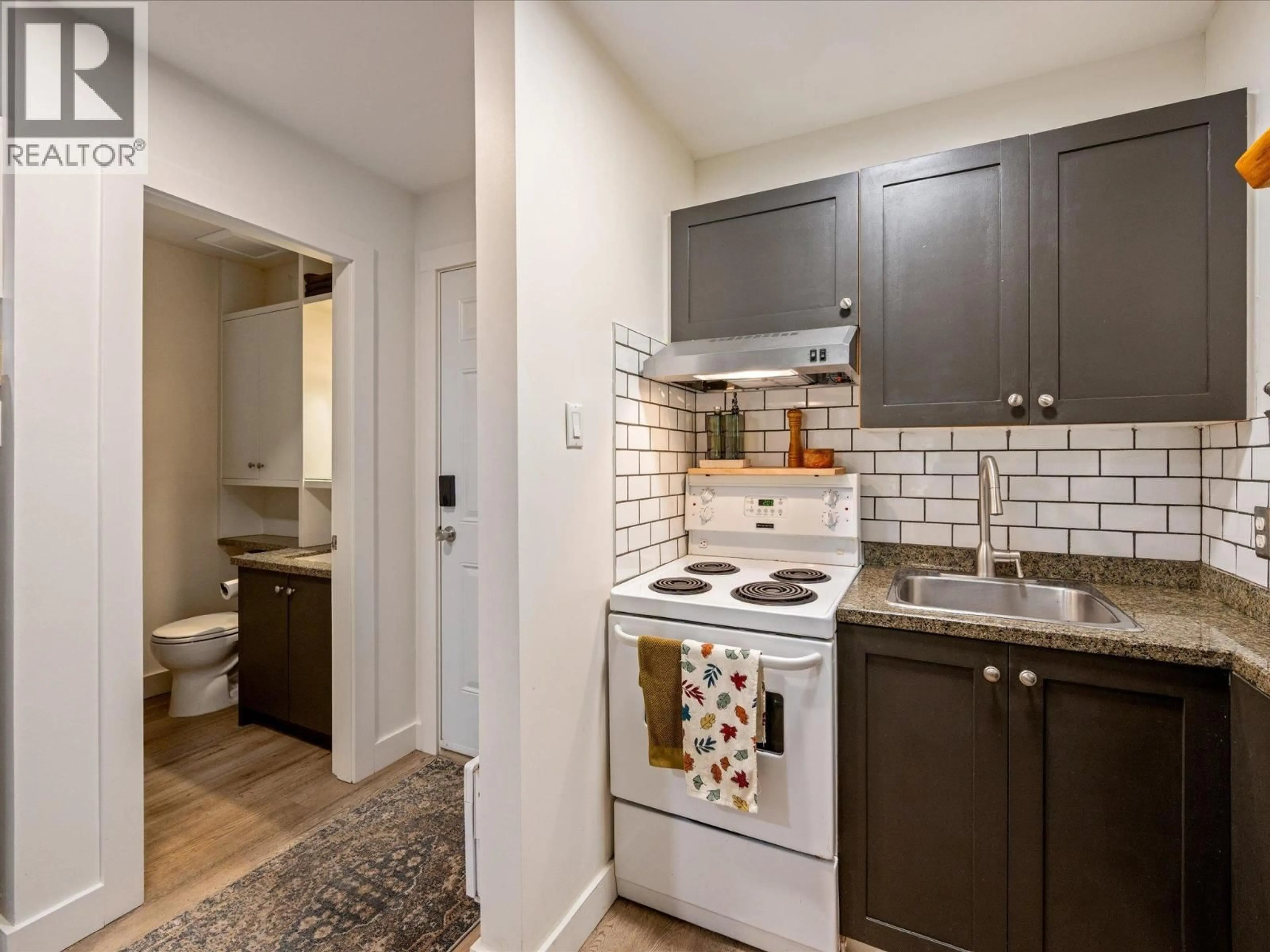 Standard kitchen, ceramic/tile floor for 9 - 2101 WHISTLER ROAD, Whistler British Columbia V8E0R3