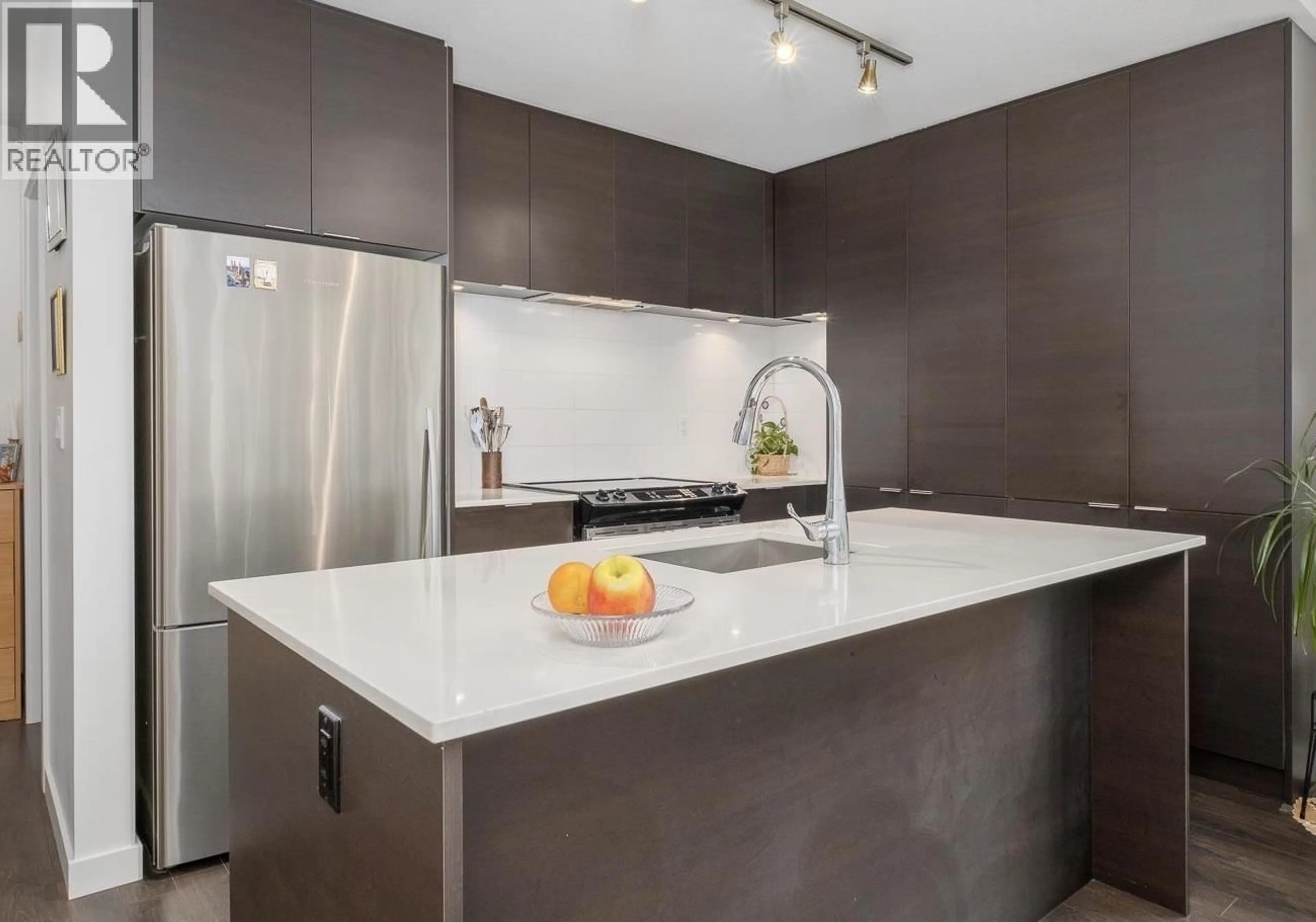 Contemporary kitchen, unknown for 410 - 1673 LLOYD AVENUE, North Vancouver British Columbia V7P0A9
