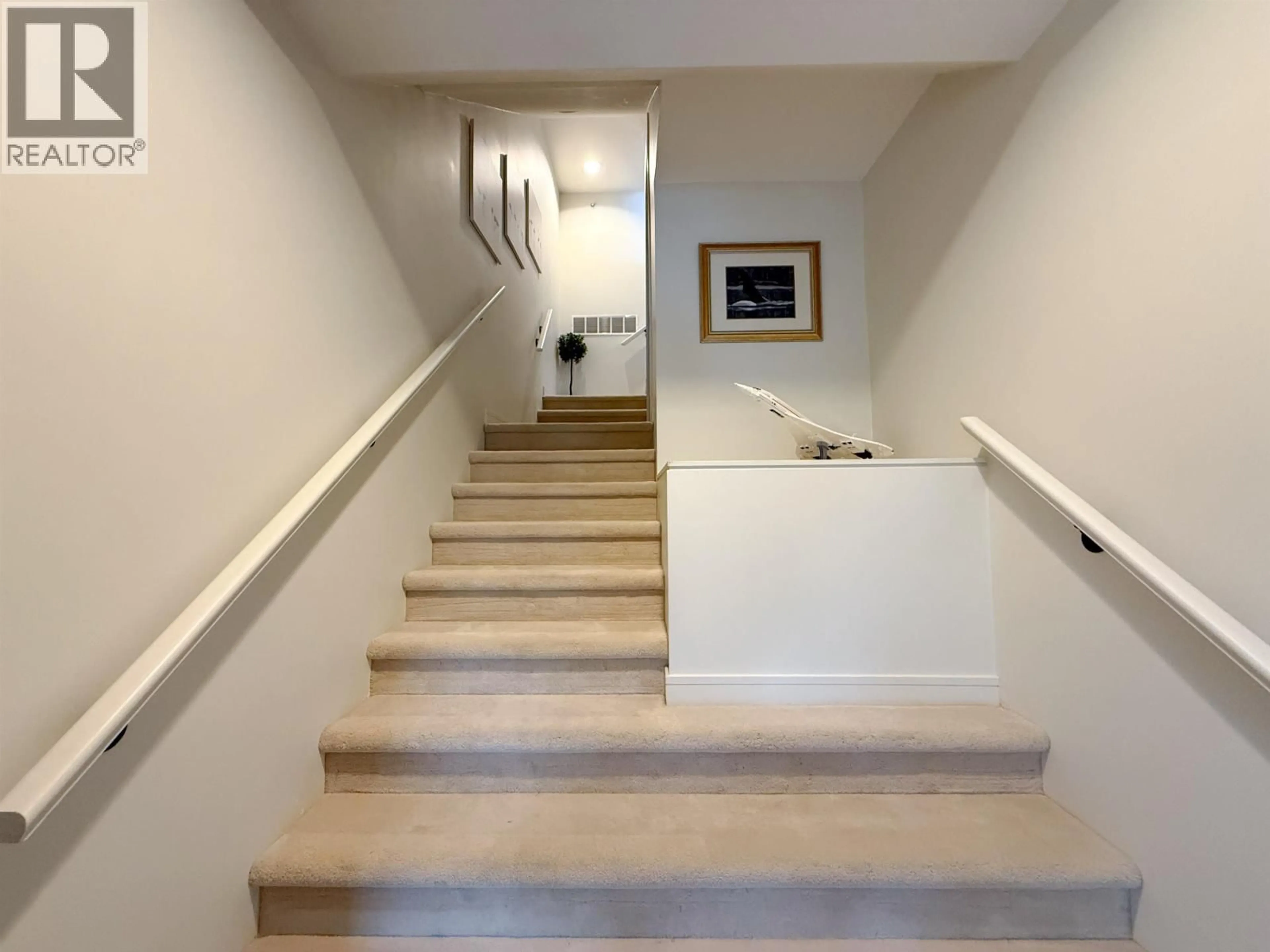 Stairs for 8676 SEASCAPE DRIVE, West Vancouver British Columbia V7W3J7