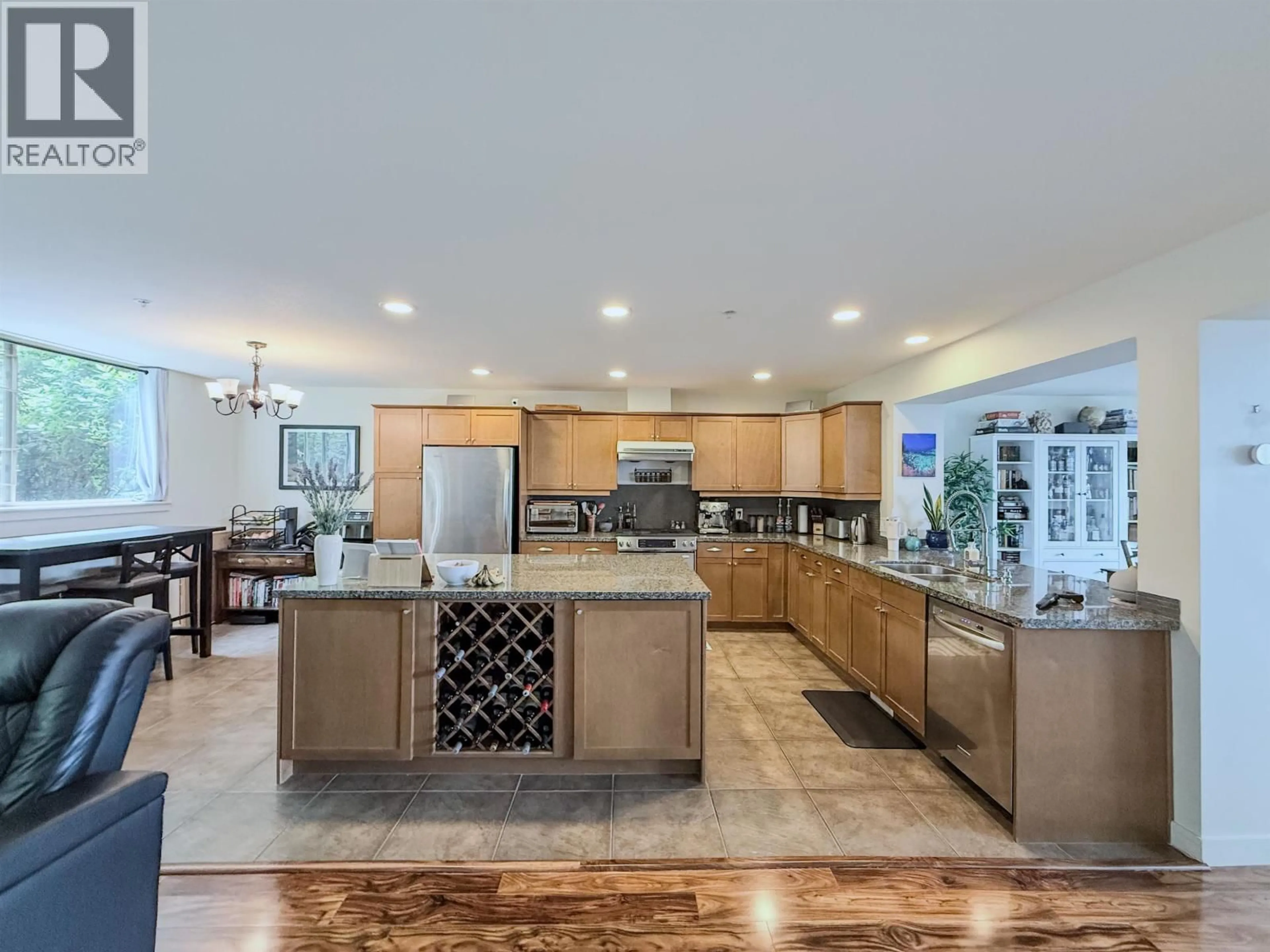 Open concept kitchen, ceramic/tile floor for 8676 SEASCAPE DRIVE, West Vancouver British Columbia V7W3J7