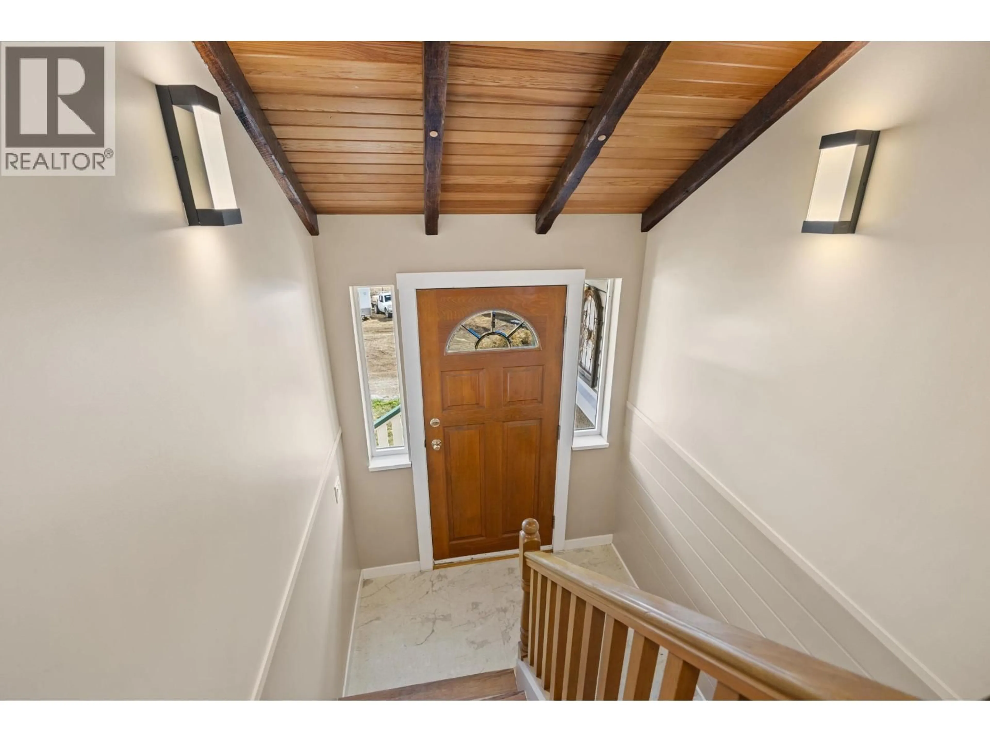 Indoor entryway for 8261 LITTLE FORT 24 HIGHWAY, Lone Butte British Columbia V0K1X2
