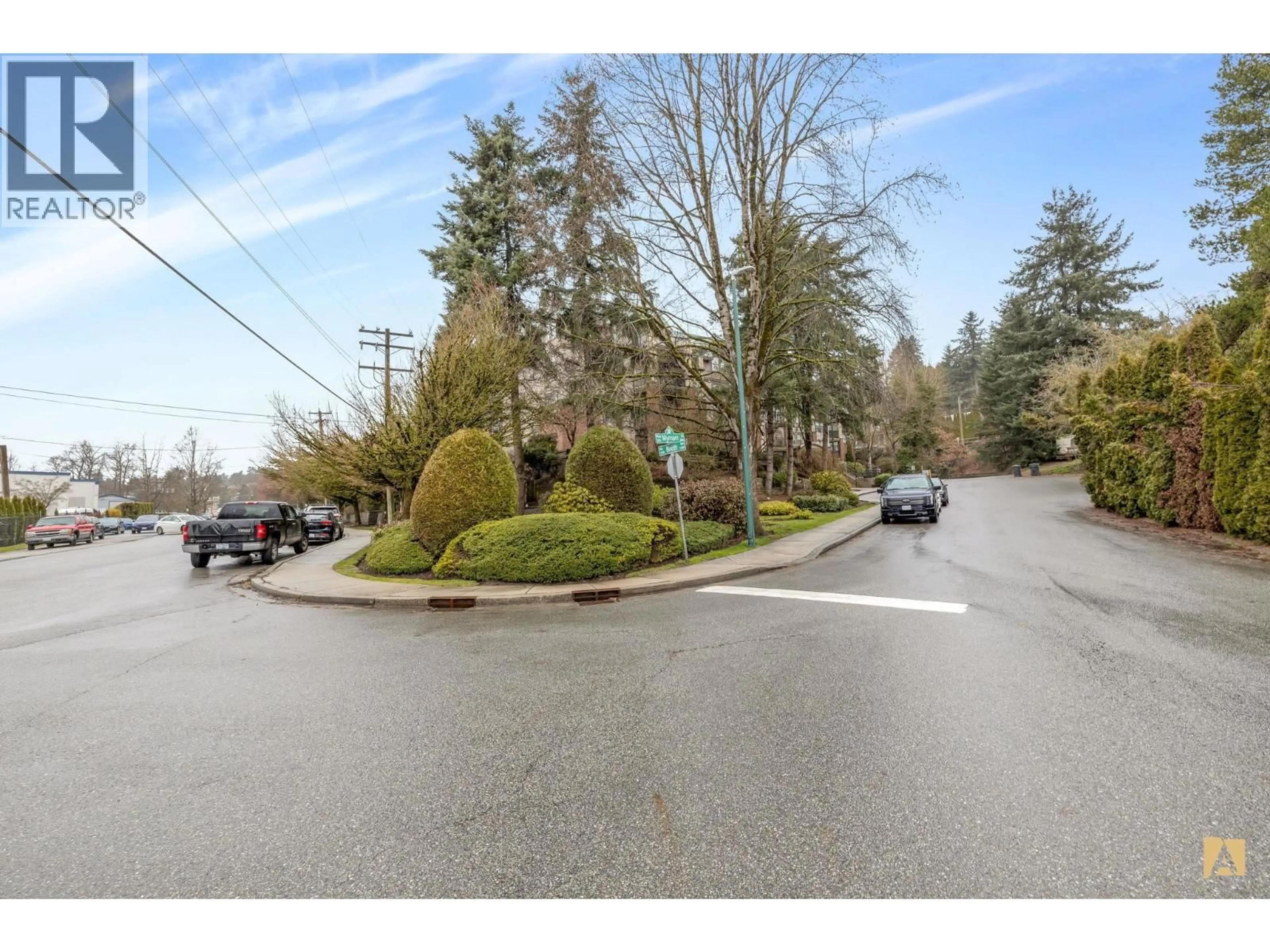 A pic from outside/outdoor area/front of a property/back of a property/a pic from drone, street for 415 - 1591 BOOTH AVENUE, Coquitlam British Columbia V3K1B7