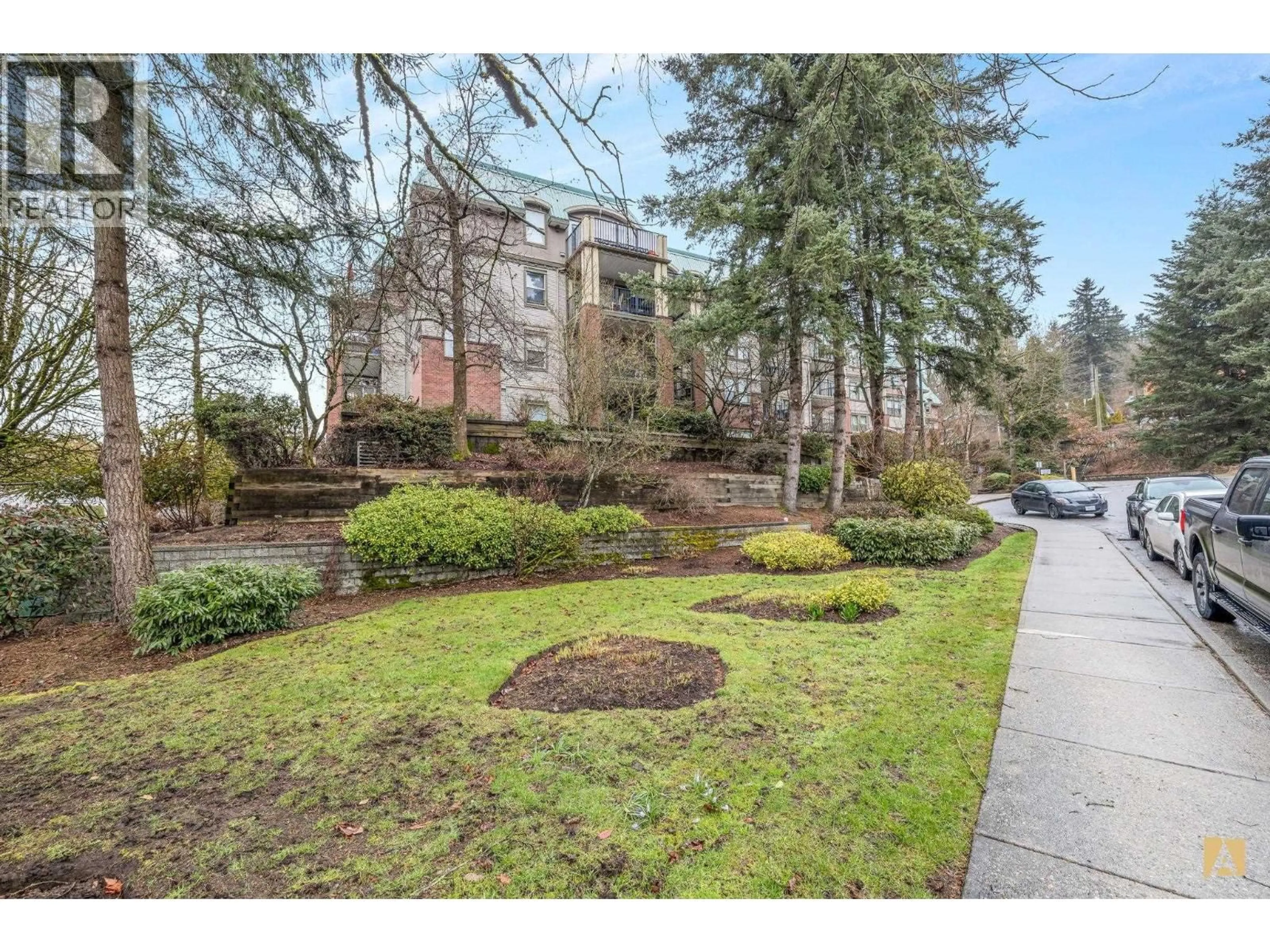 A pic from outside/outdoor area/front of a property/back of a property/a pic from drone, street for 415 - 1591 BOOTH AVENUE, Coquitlam British Columbia V3K1B7