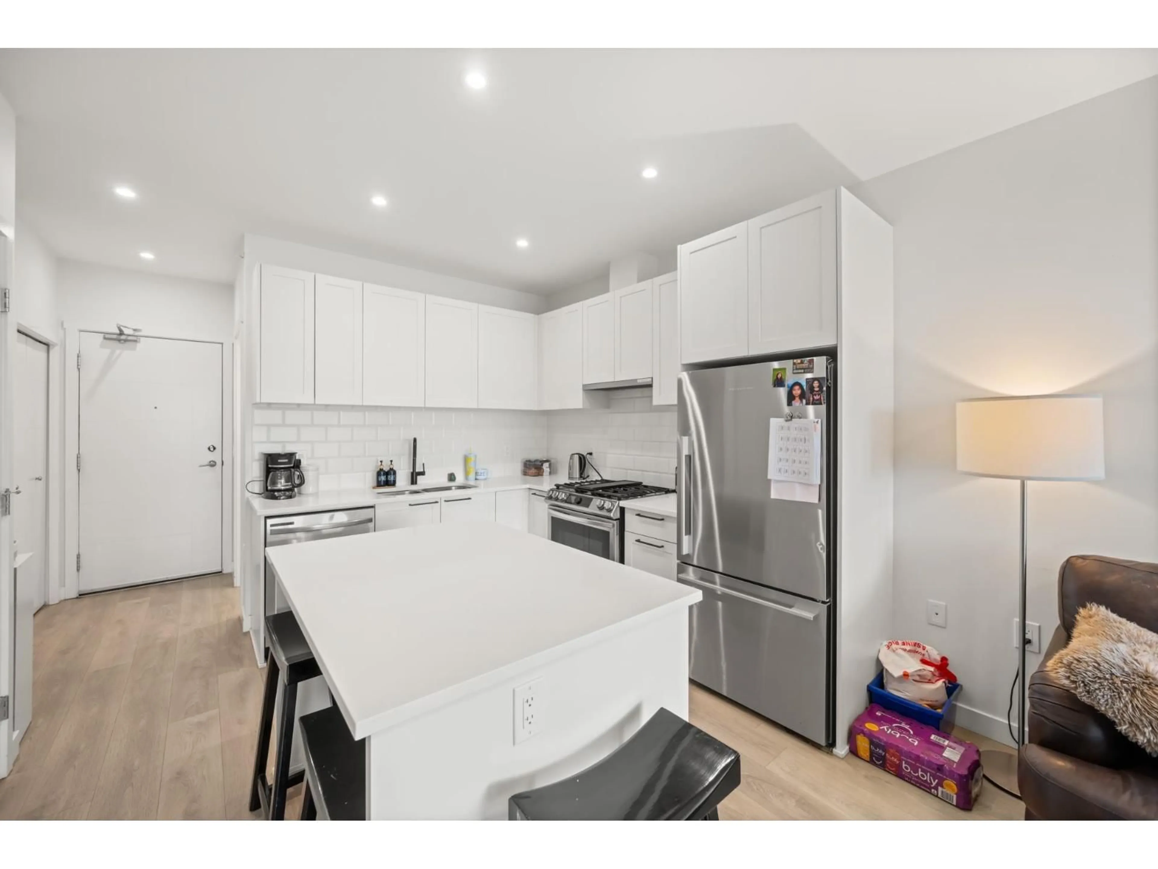 Standard kitchen, unknown for 424 - 5415 BRYDON, Langley British Columbia V3A0N4