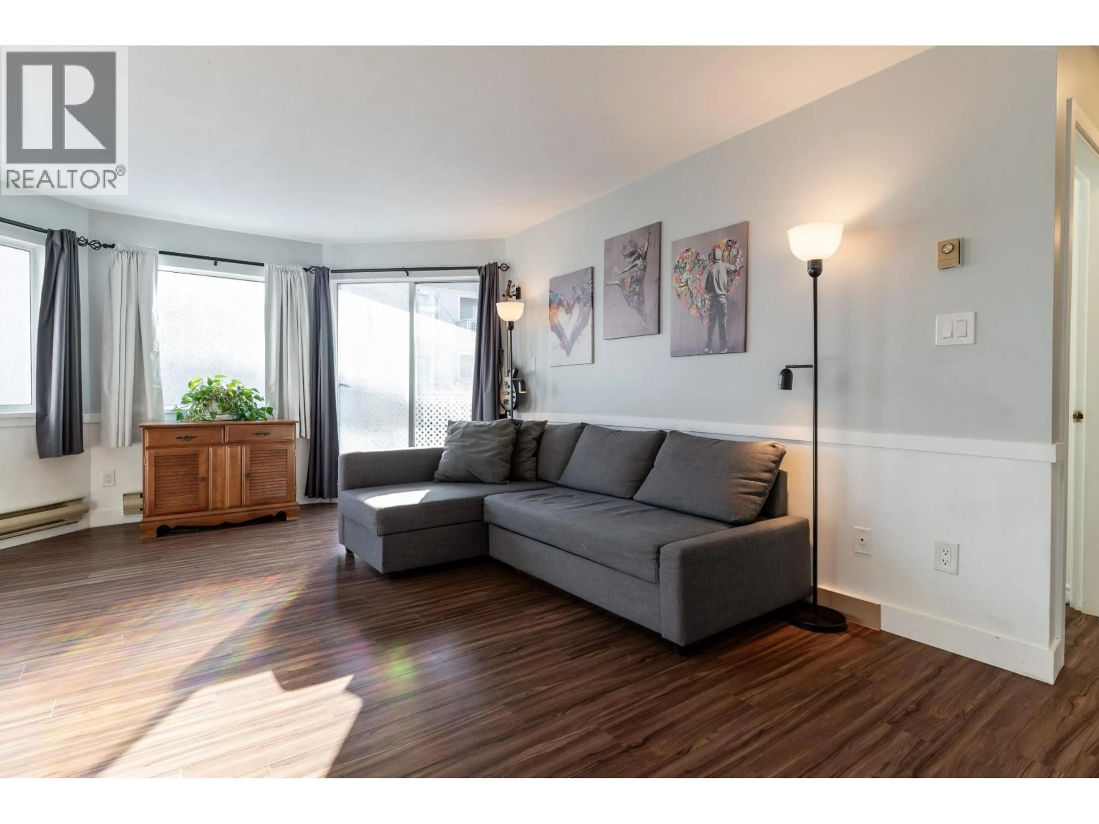 Living room with furniture, wood/laminate floor for 105 - 22222 119 AVENUE, Maple Ridge British Columbia V2X2Y9