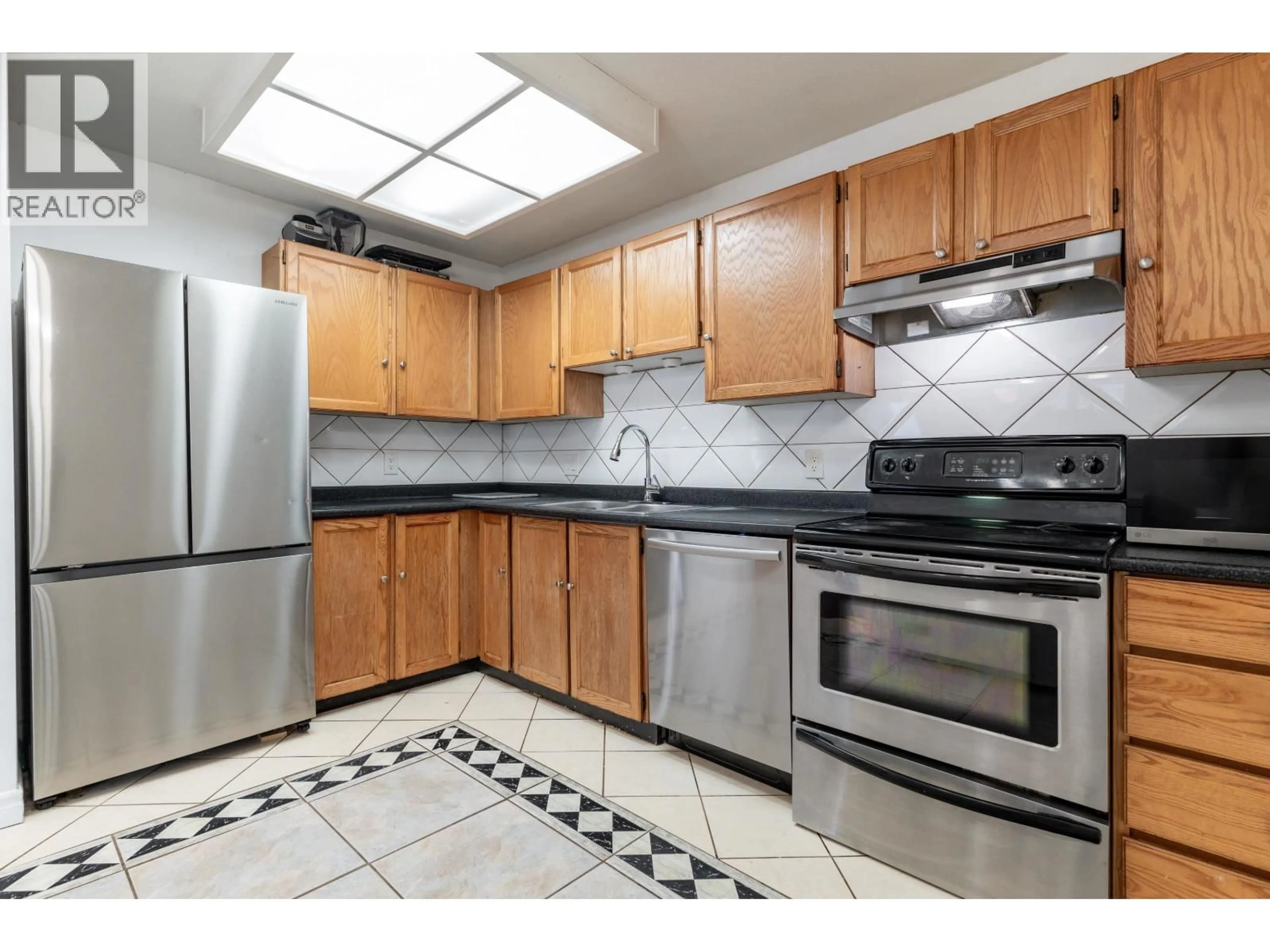 Standard kitchen, ceramic/tile floor for 105 - 22222 119 AVENUE, Maple Ridge British Columbia V2X2Y9
