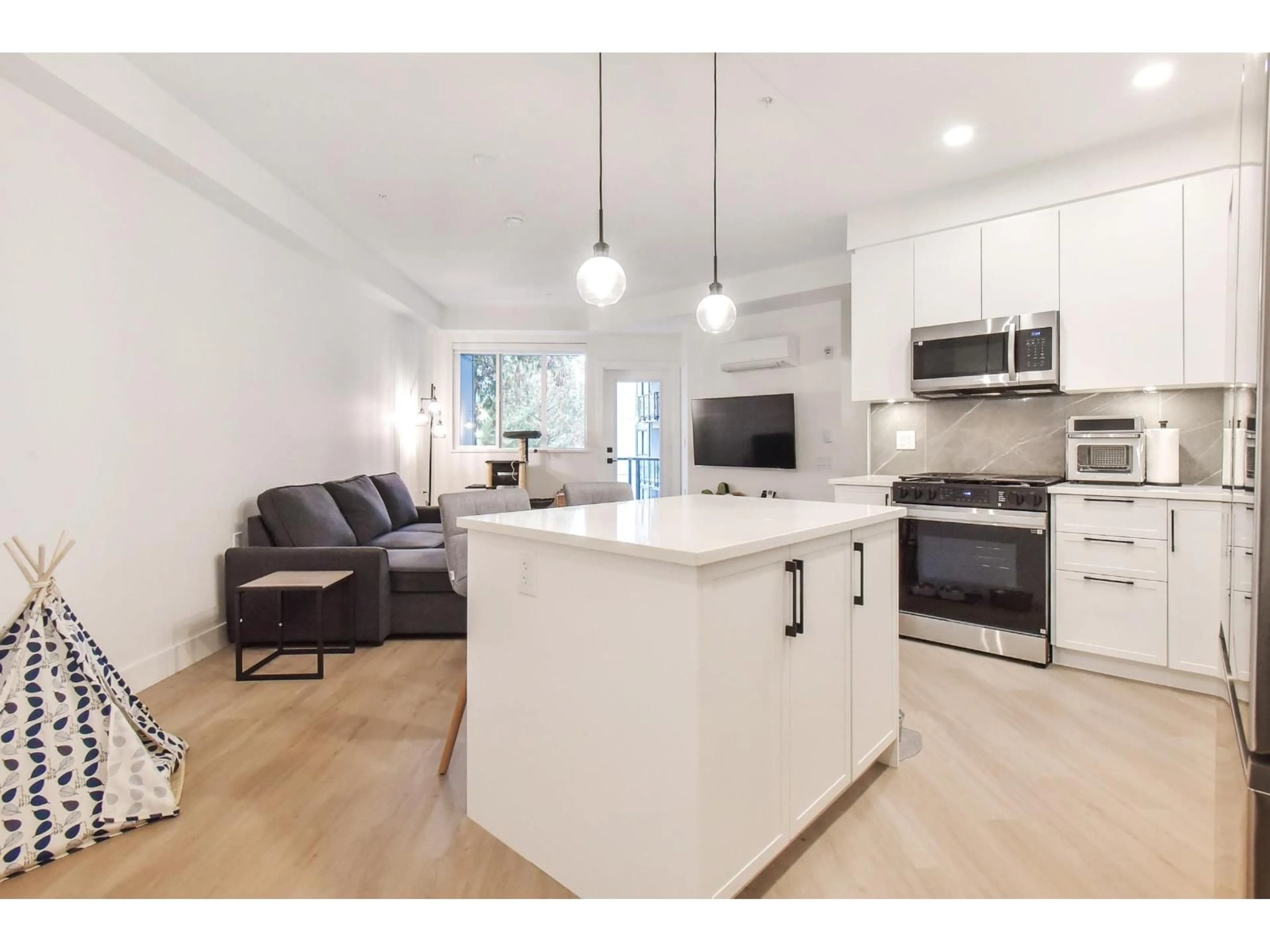 Open concept kitchen, unknown for 311 - 3438 146A, Surrey British Columbia V4P0J1