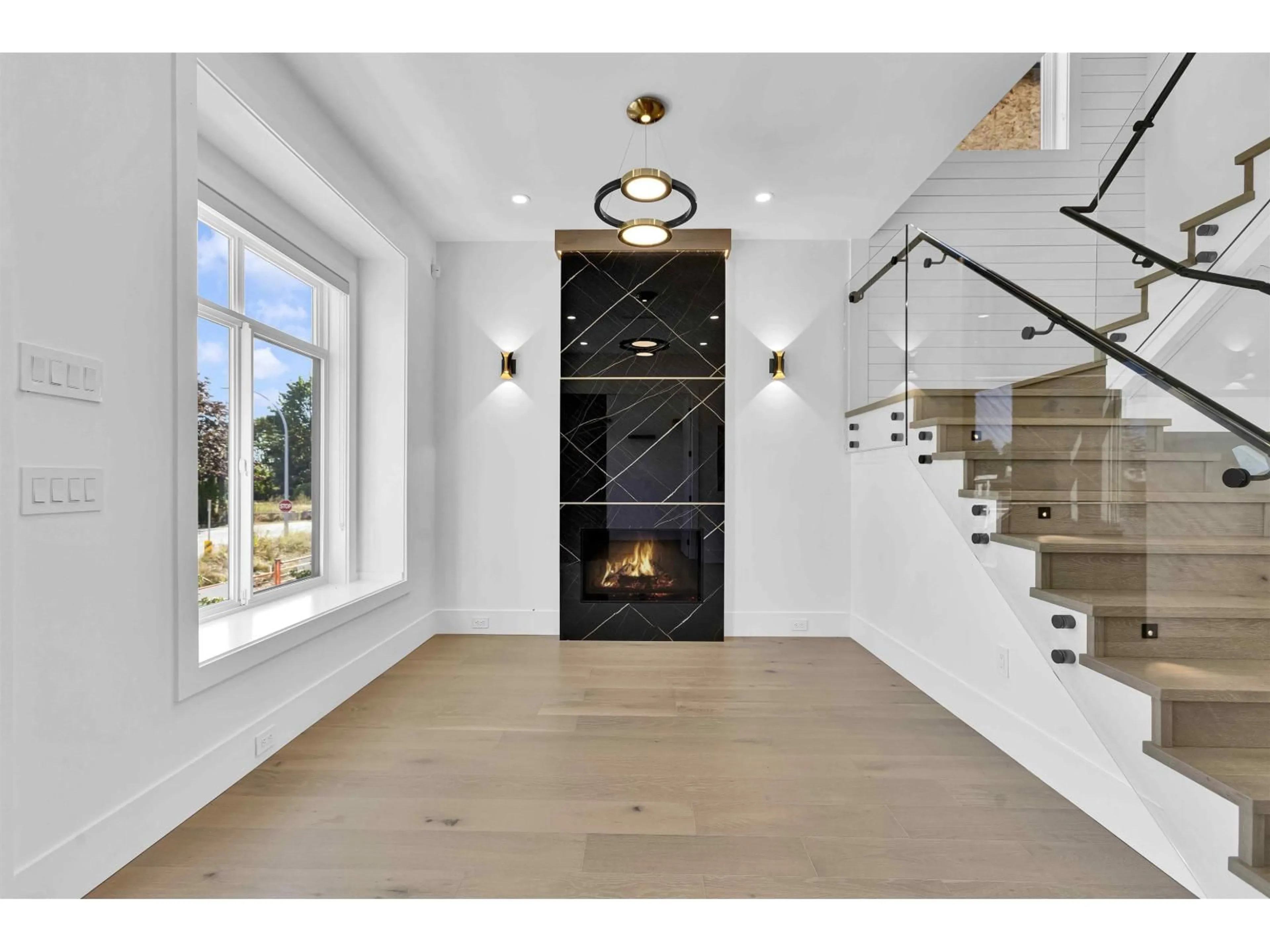 Indoor entryway for 16723 19A, Surrey British Columbia V3Z1K2