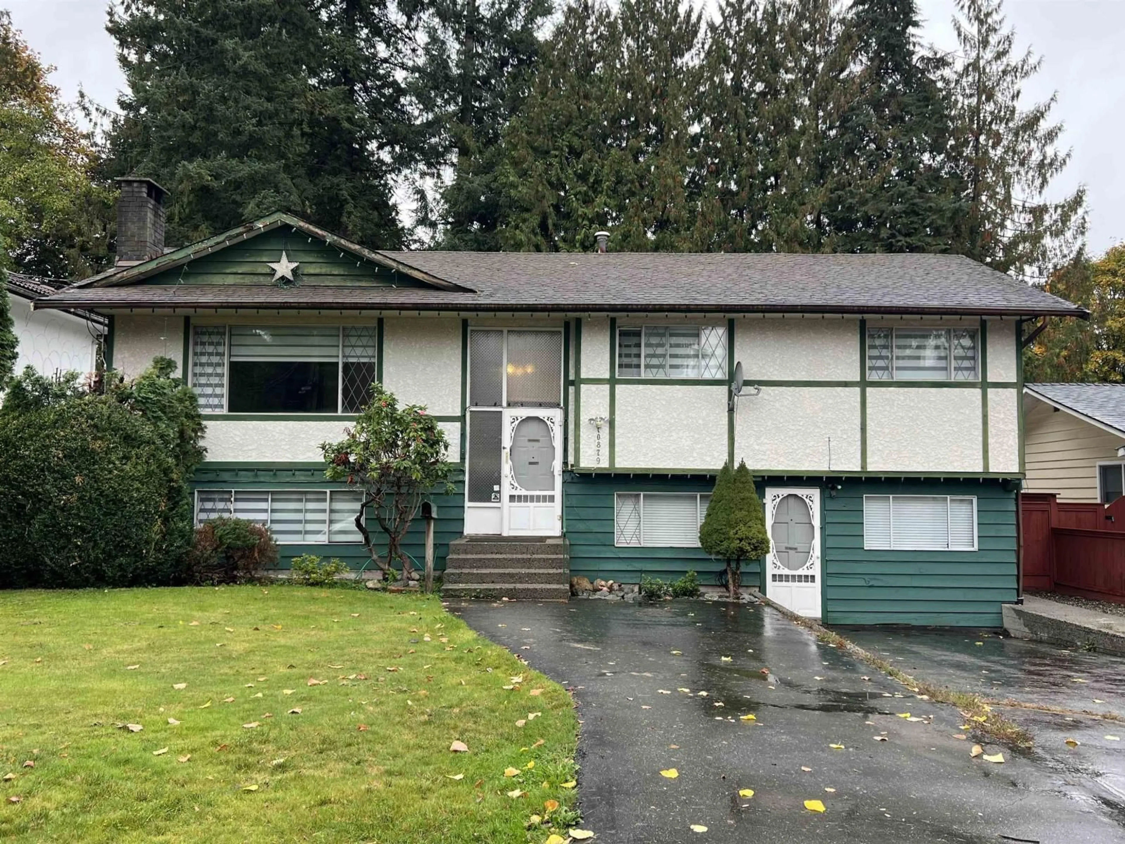 Home with vinyl exterior material, street for 10879 144A, Surrey British Columbia V3R3P9