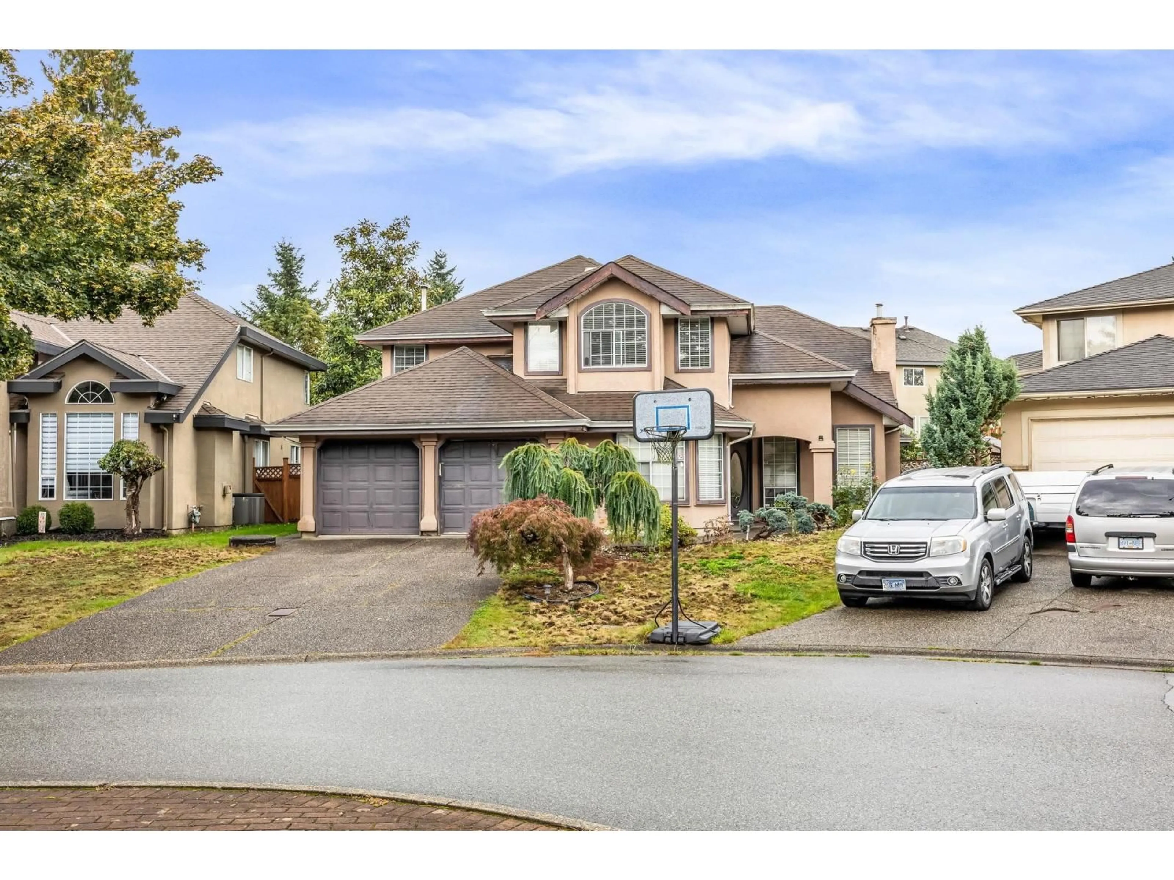 A pic from outside/outdoor area/front of a property/back of a property/a pic from drone, street for 10070 171A, Surrey British Columbia V4N3L3