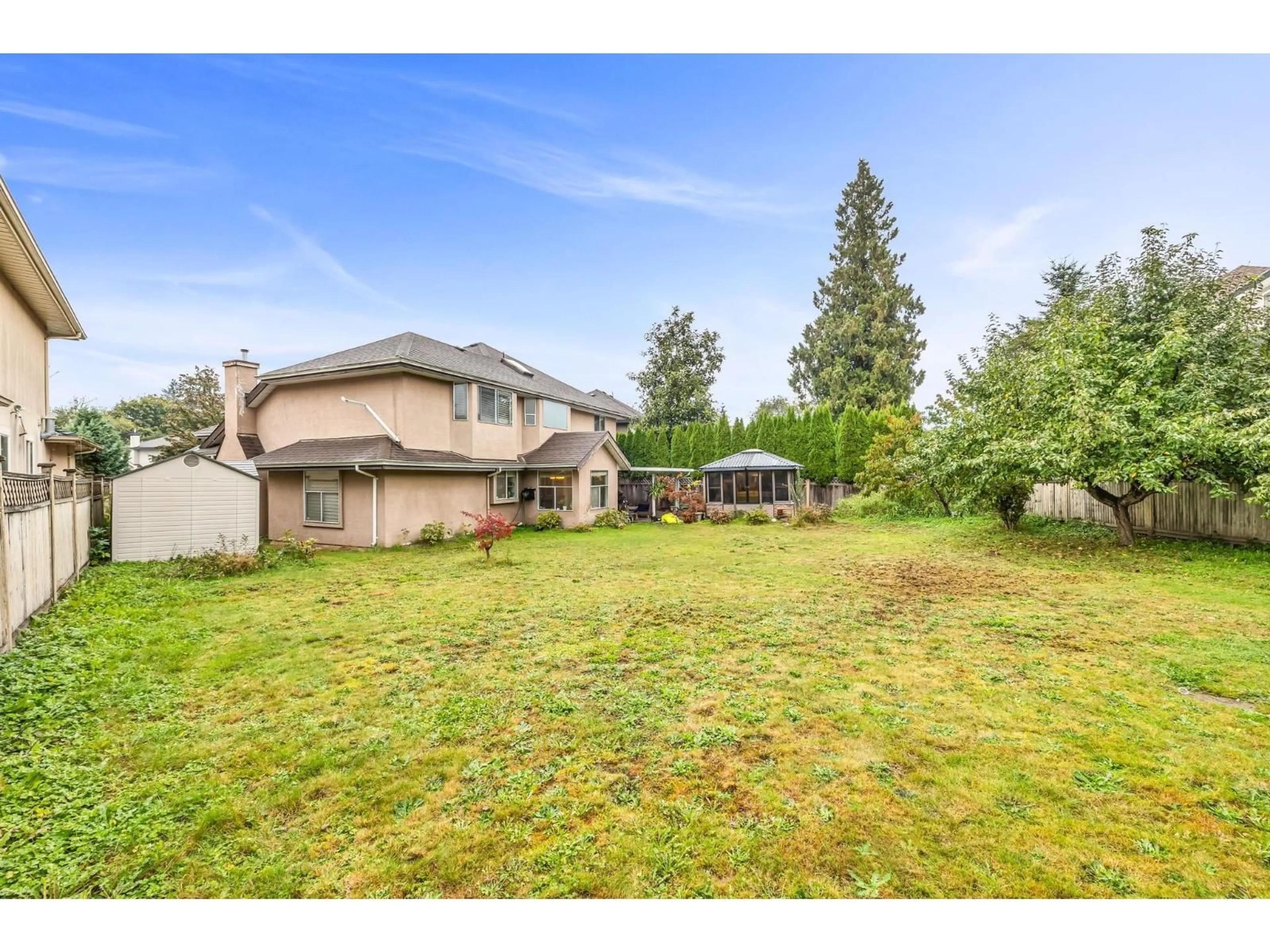 A pic from outside/outdoor area/front of a property/back of a property/a pic from drone, unknown for 10070 171A, Surrey British Columbia V4N3L3
