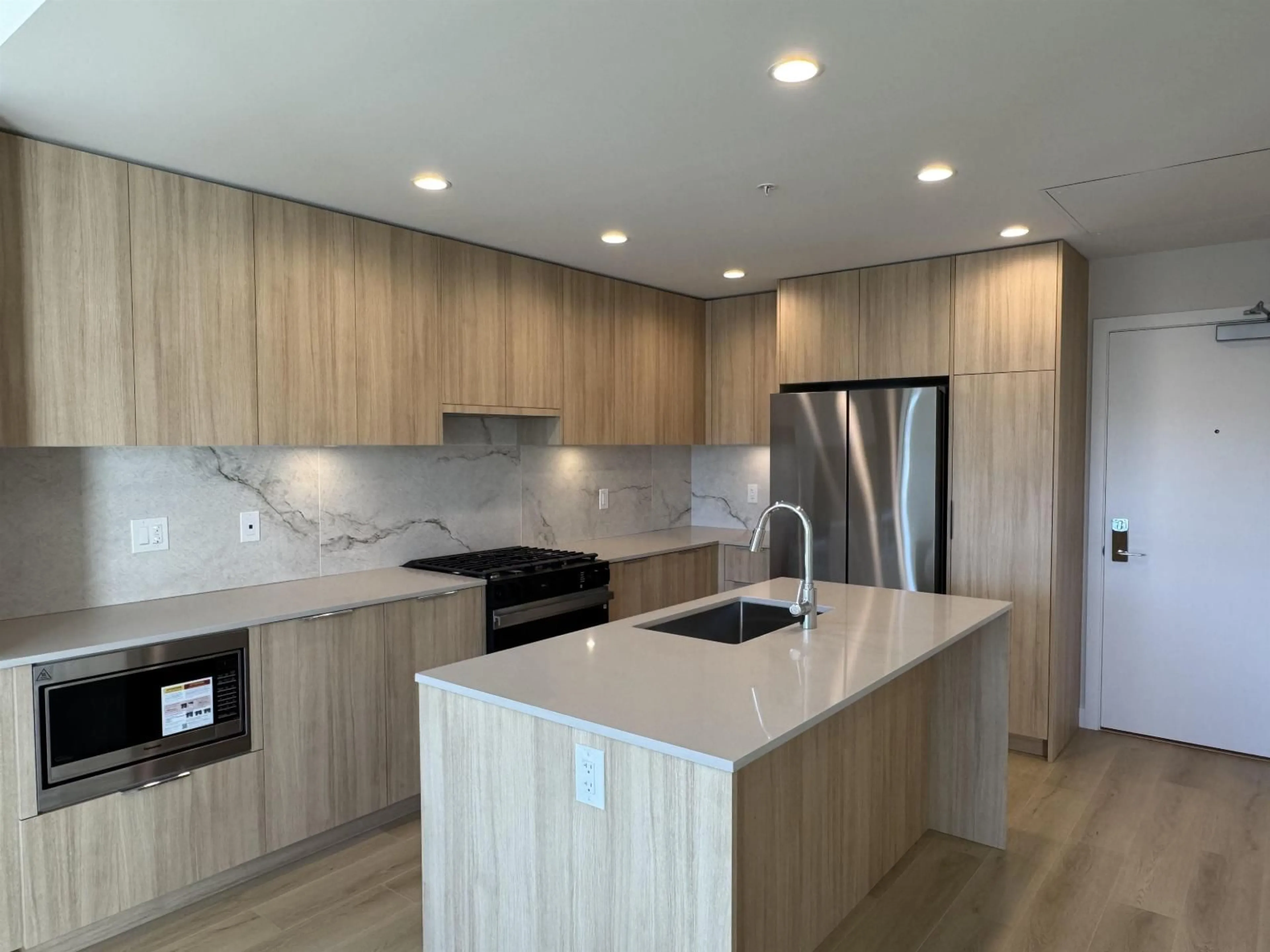 Open concept kitchen, wood/laminate floor for 613 - 20049 82 AVENUE, Langley British Columbia V0V0V0