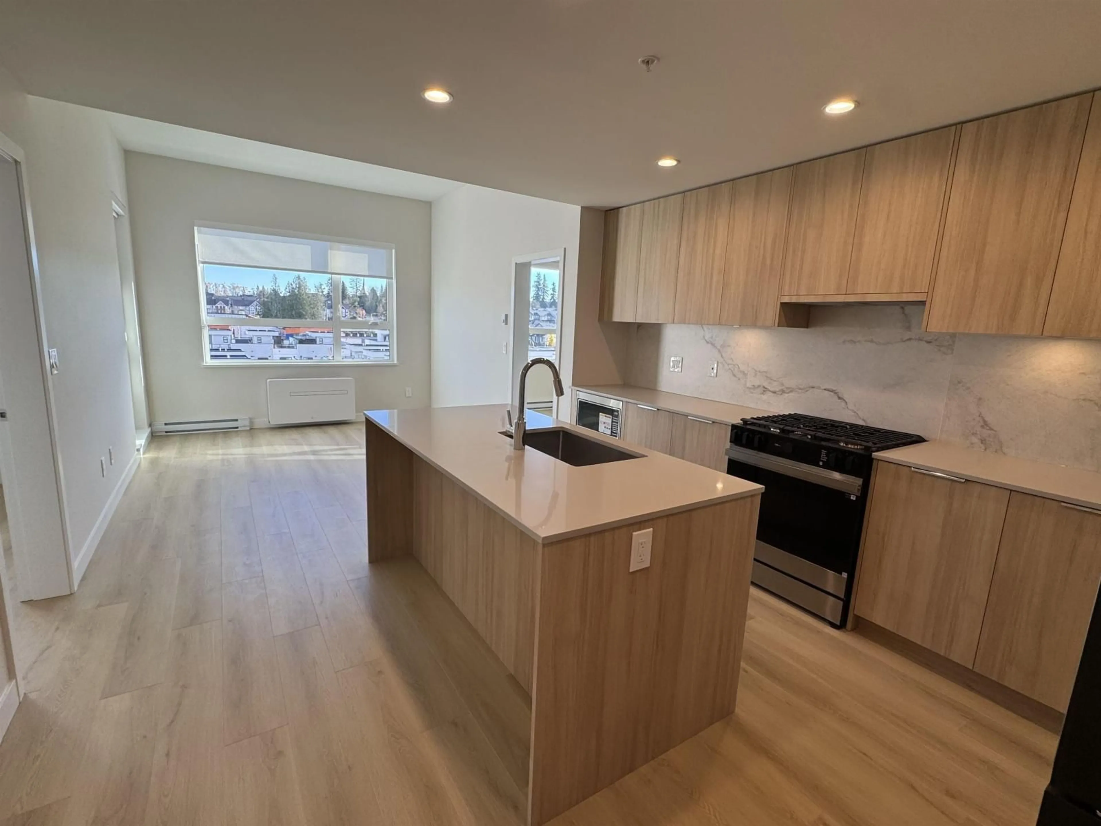 Open concept kitchen, wood/laminate floor for 613 - 20049 82 AVENUE, Langley British Columbia V0V0V0