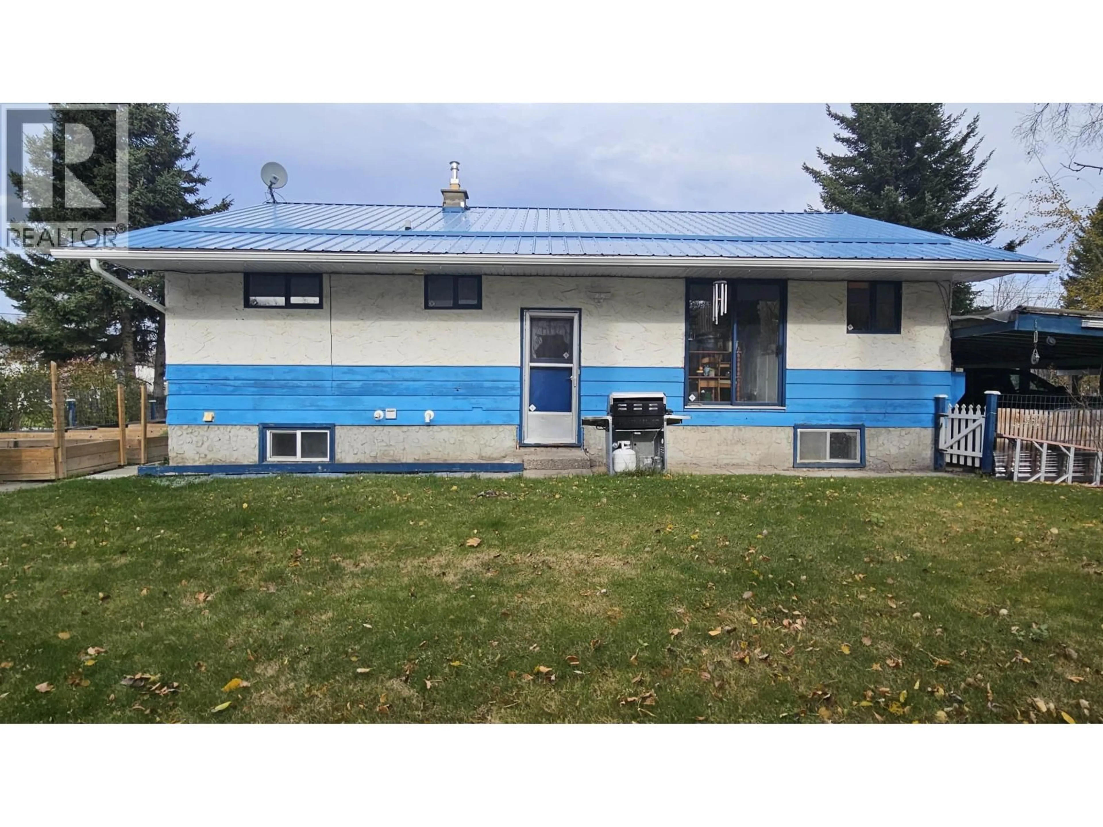 Home with vinyl exterior material, unknown for 4187 DAVIS ROAD, Prince George British Columbia V2N5L2