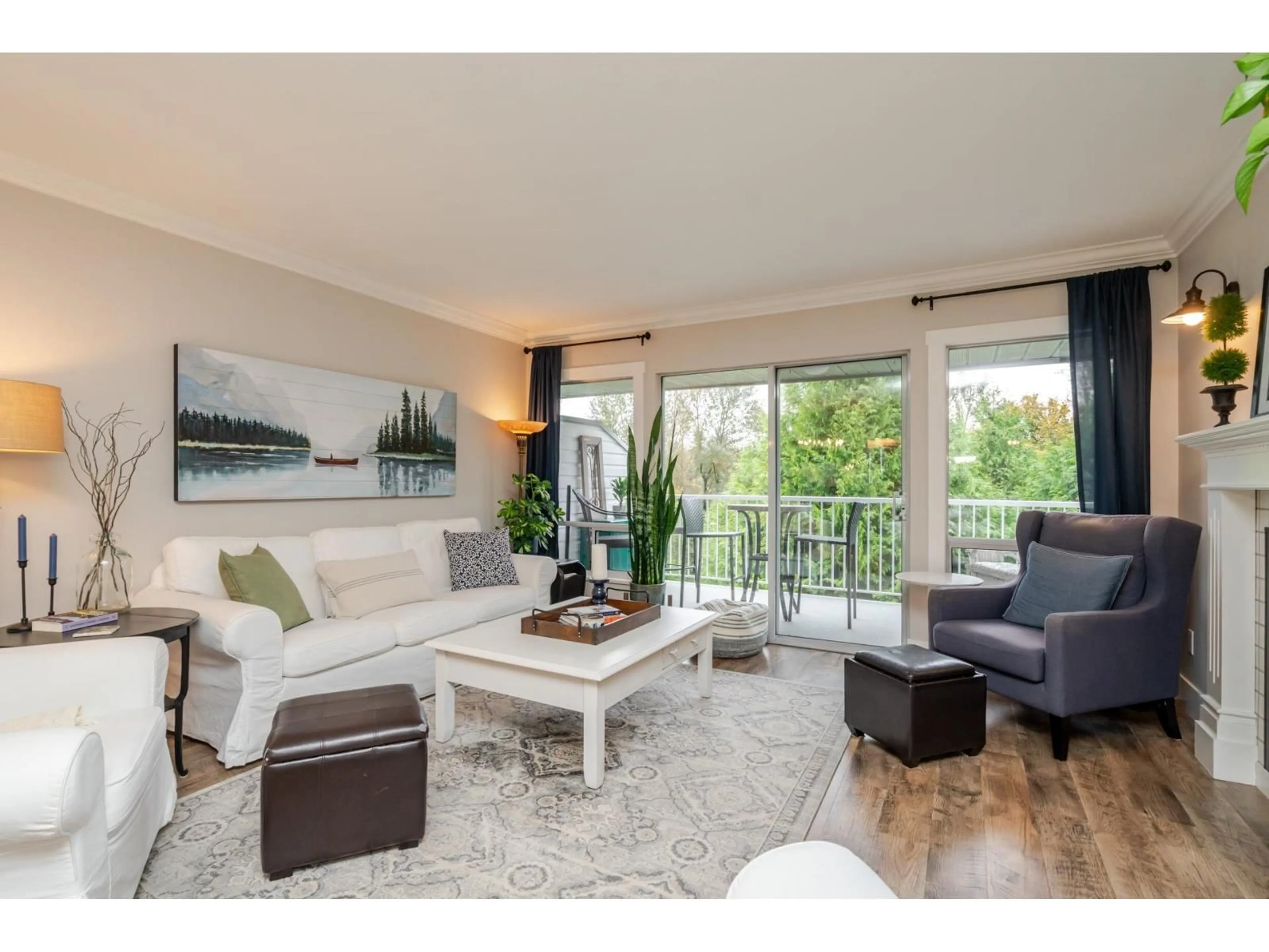Living room with furniture, wood/laminate floor for 35 - 3351 HORN, Abbotsford British Columbia V2S7J9