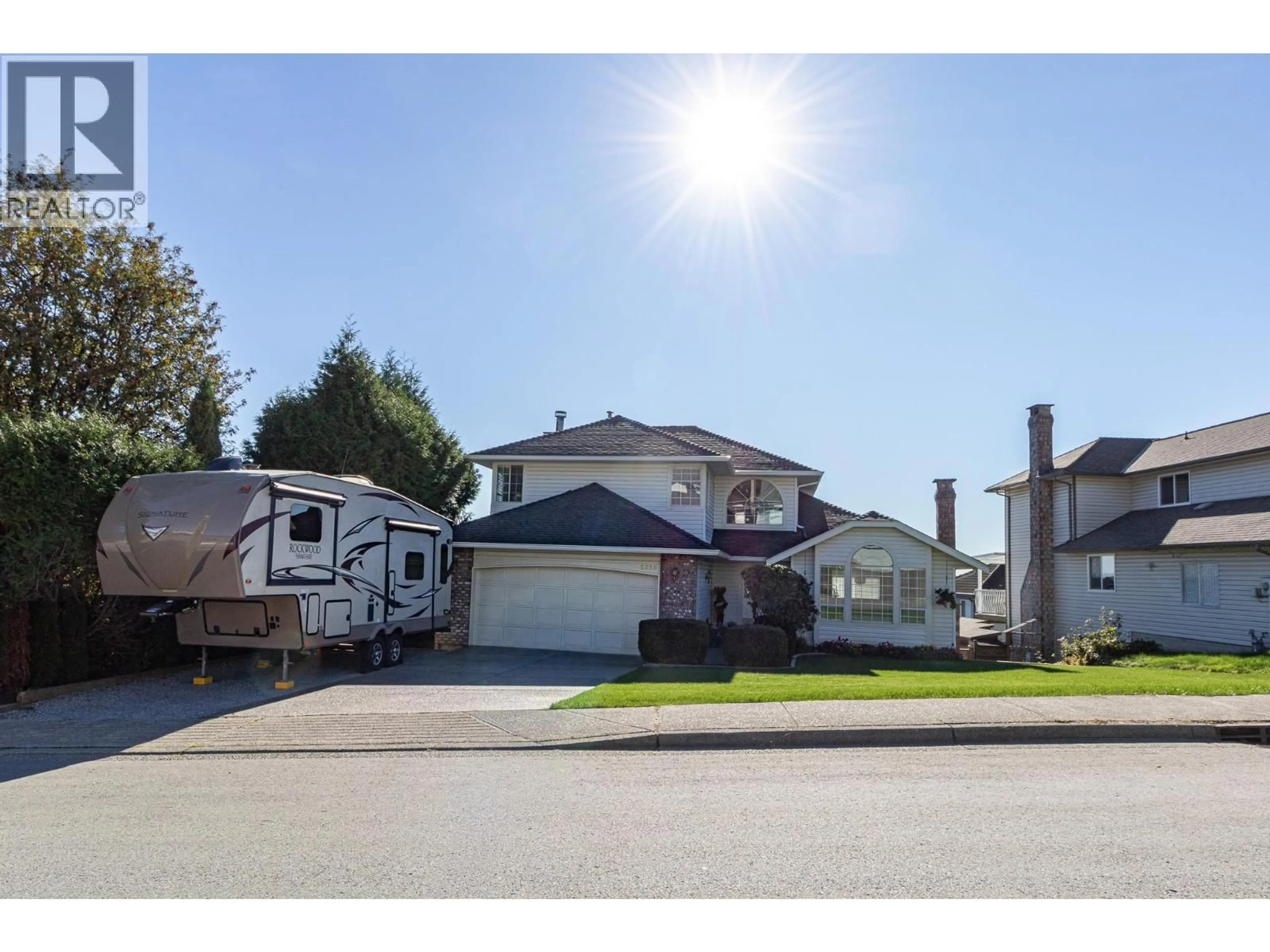 Home with vinyl exterior material, street for 2658 DELAHAYE DRIVE, Coquitlam British Columbia V3B7E7