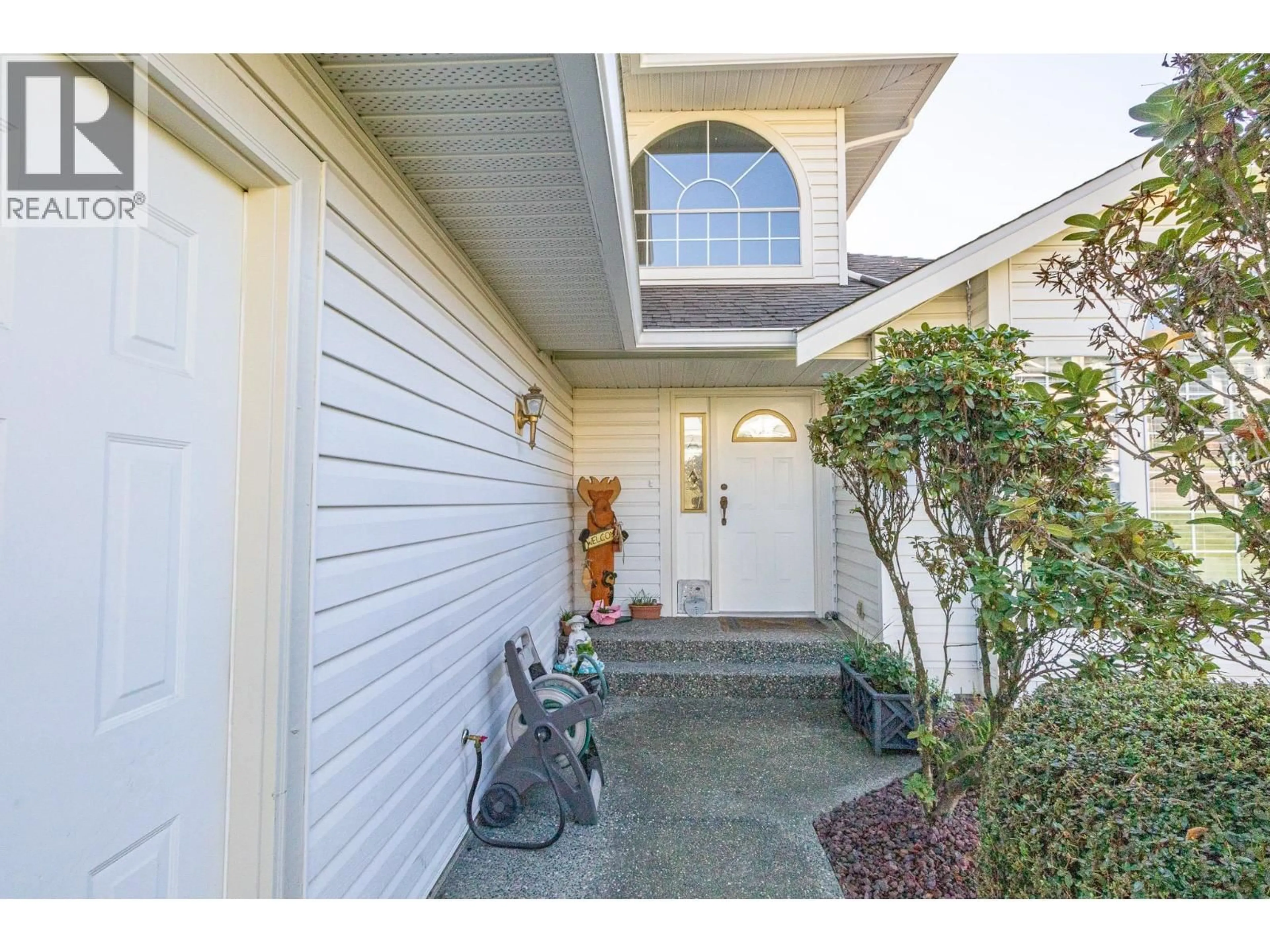 Indoor entryway for 2658 DELAHAYE DRIVE, Coquitlam British Columbia V3B7E7
