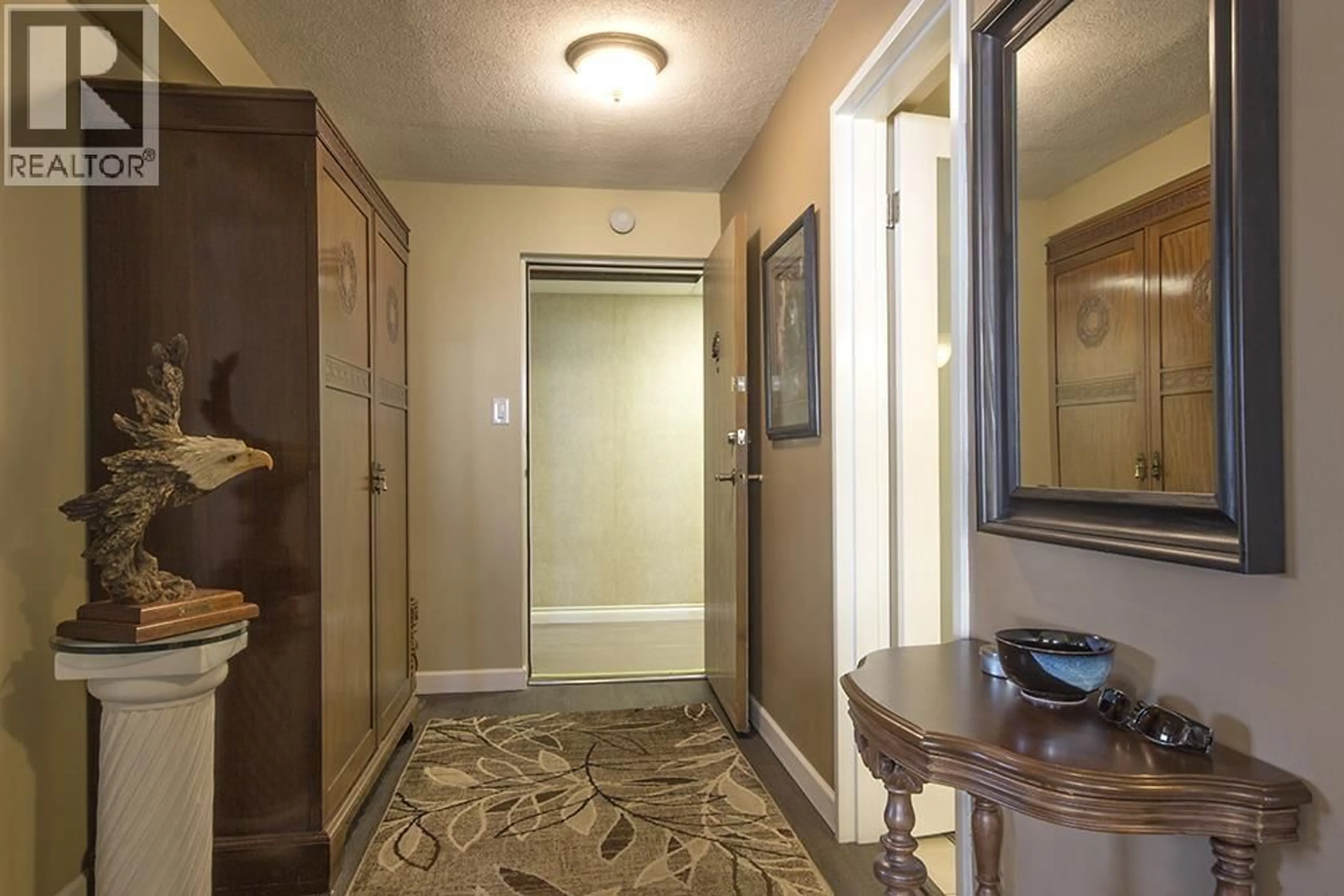 Indoor foyer for 1004 - 6651 MINORU BOULEVARD, Richmond British Columbia V6Y1Z2