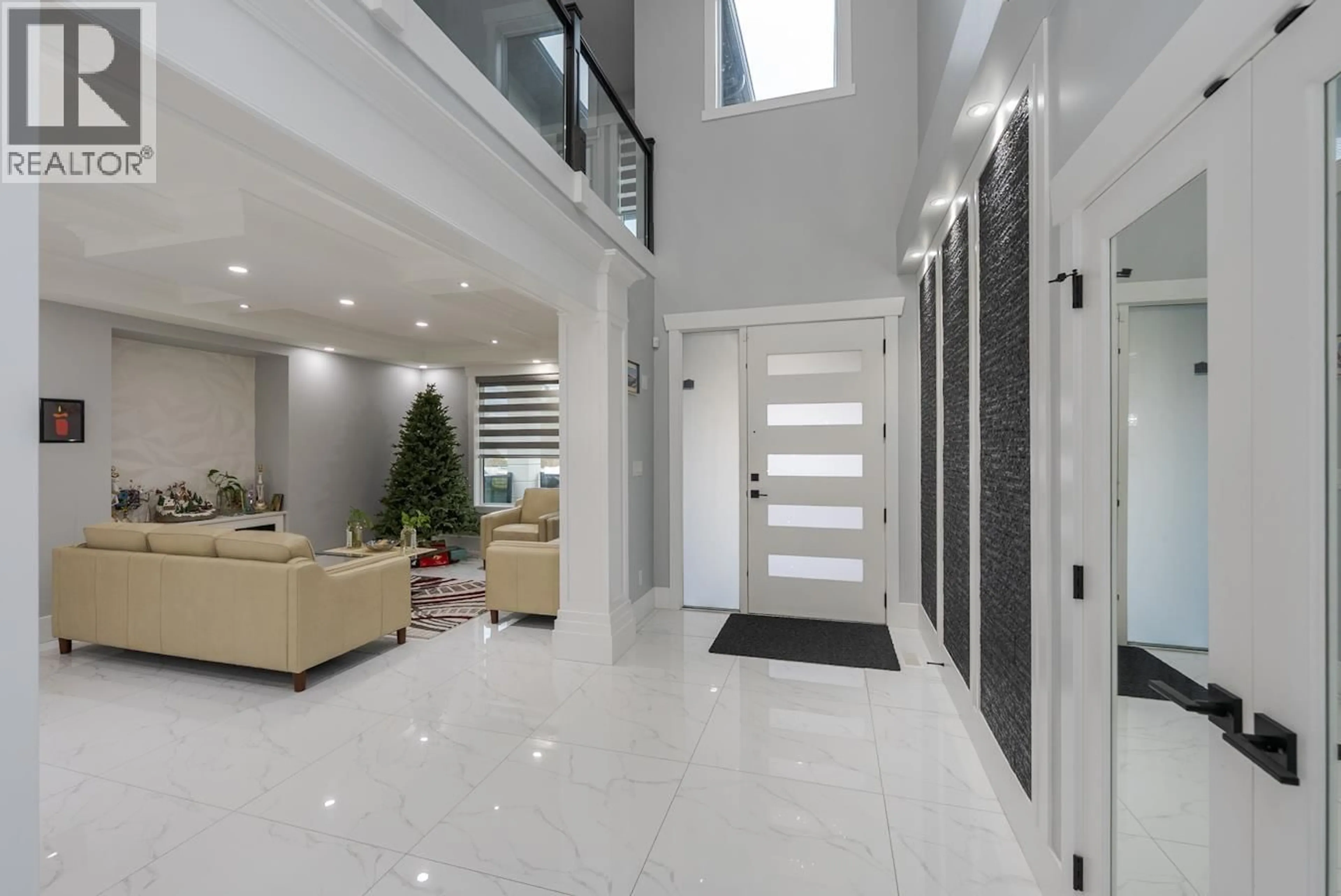 Indoor foyer for 2883 ANDRES ROAD, Prince George British Columbia V2N1L8