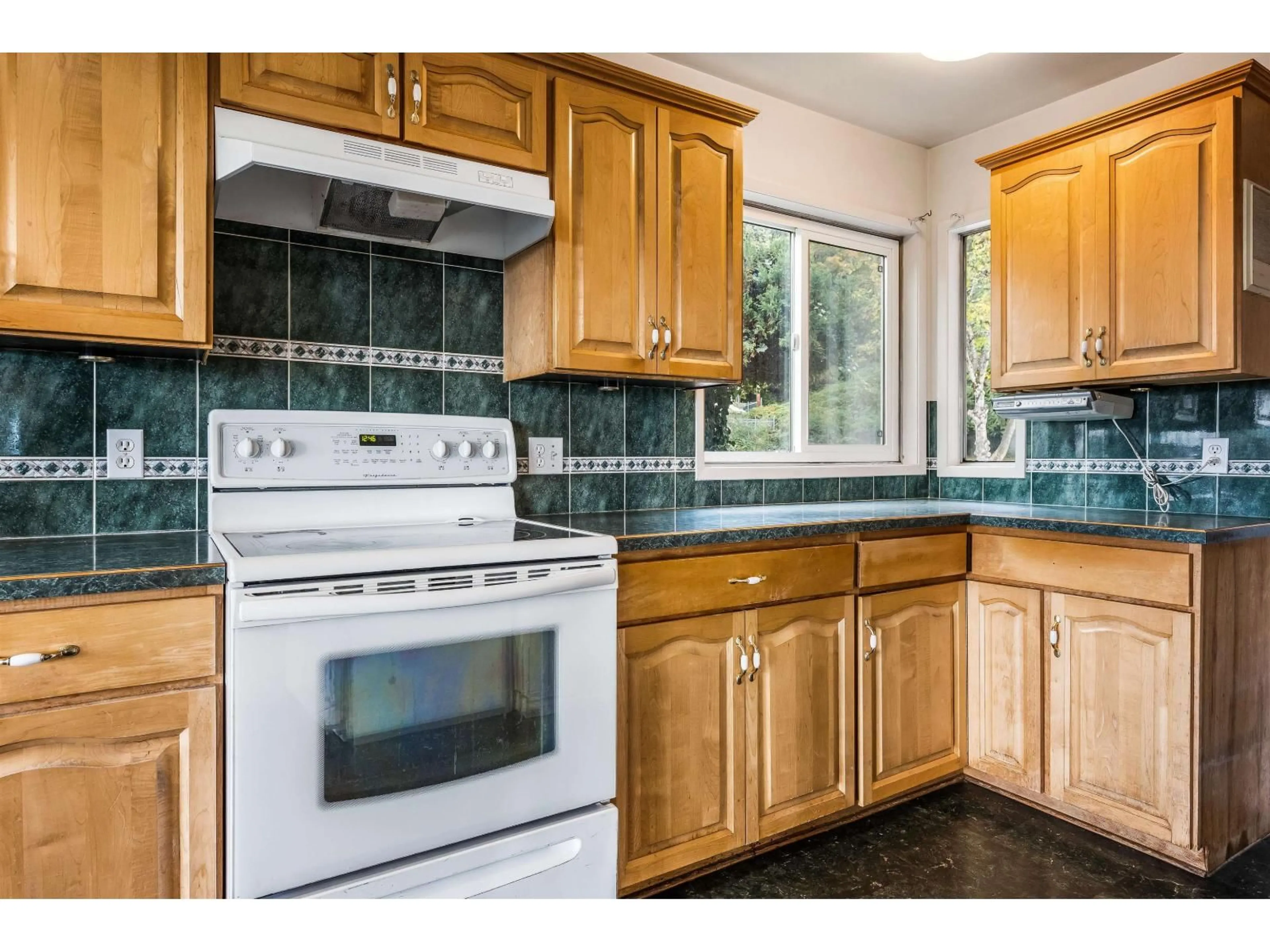 Standard kitchen, ceramic/tile floor for 9890 QUARRY ROAD, Chilliwack British Columbia V2P3M2