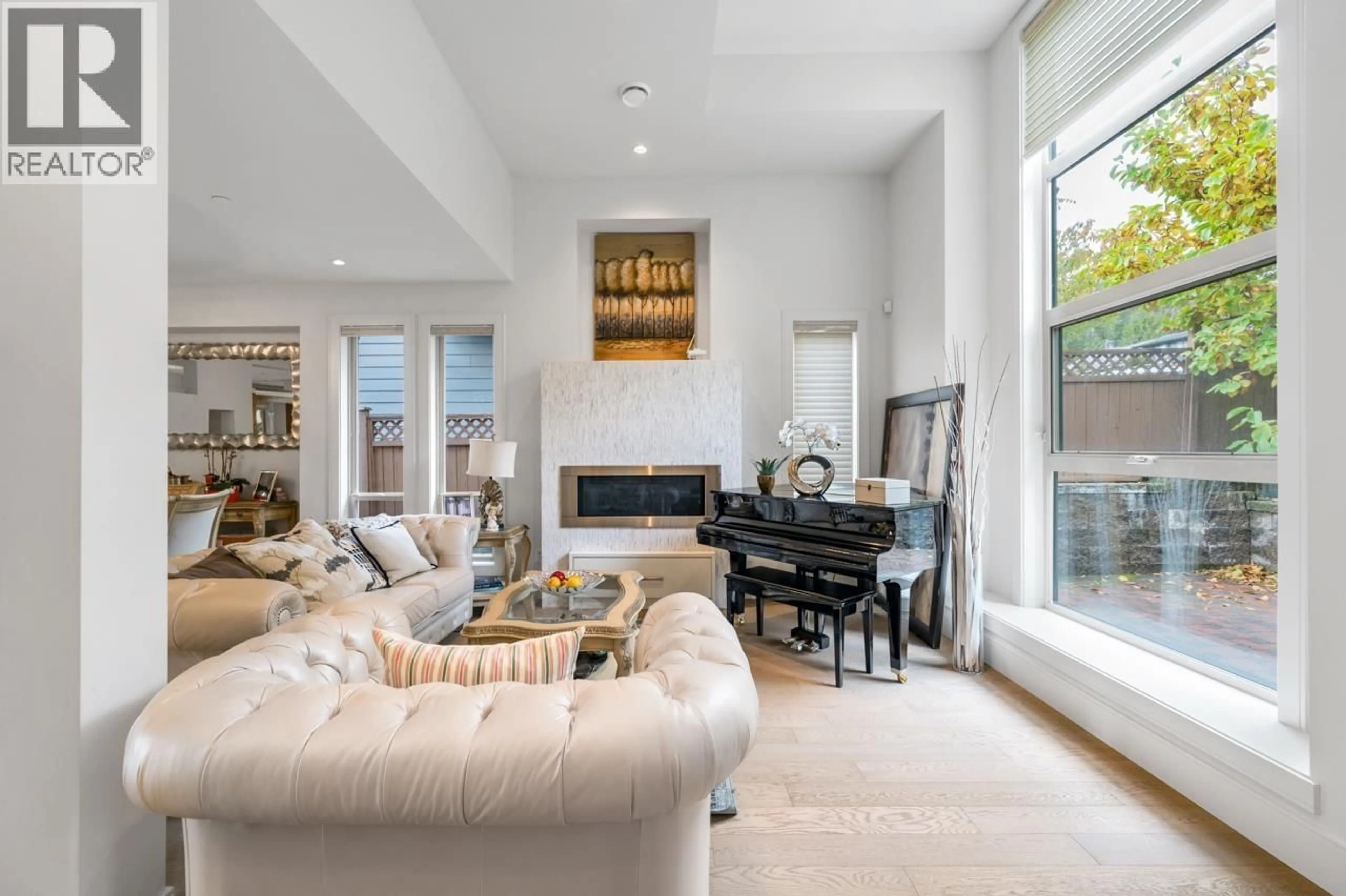 Living room with furniture, ceramic/tile floor for 1450 FULTON AVENUE, West Vancouver British Columbia V7T1P1