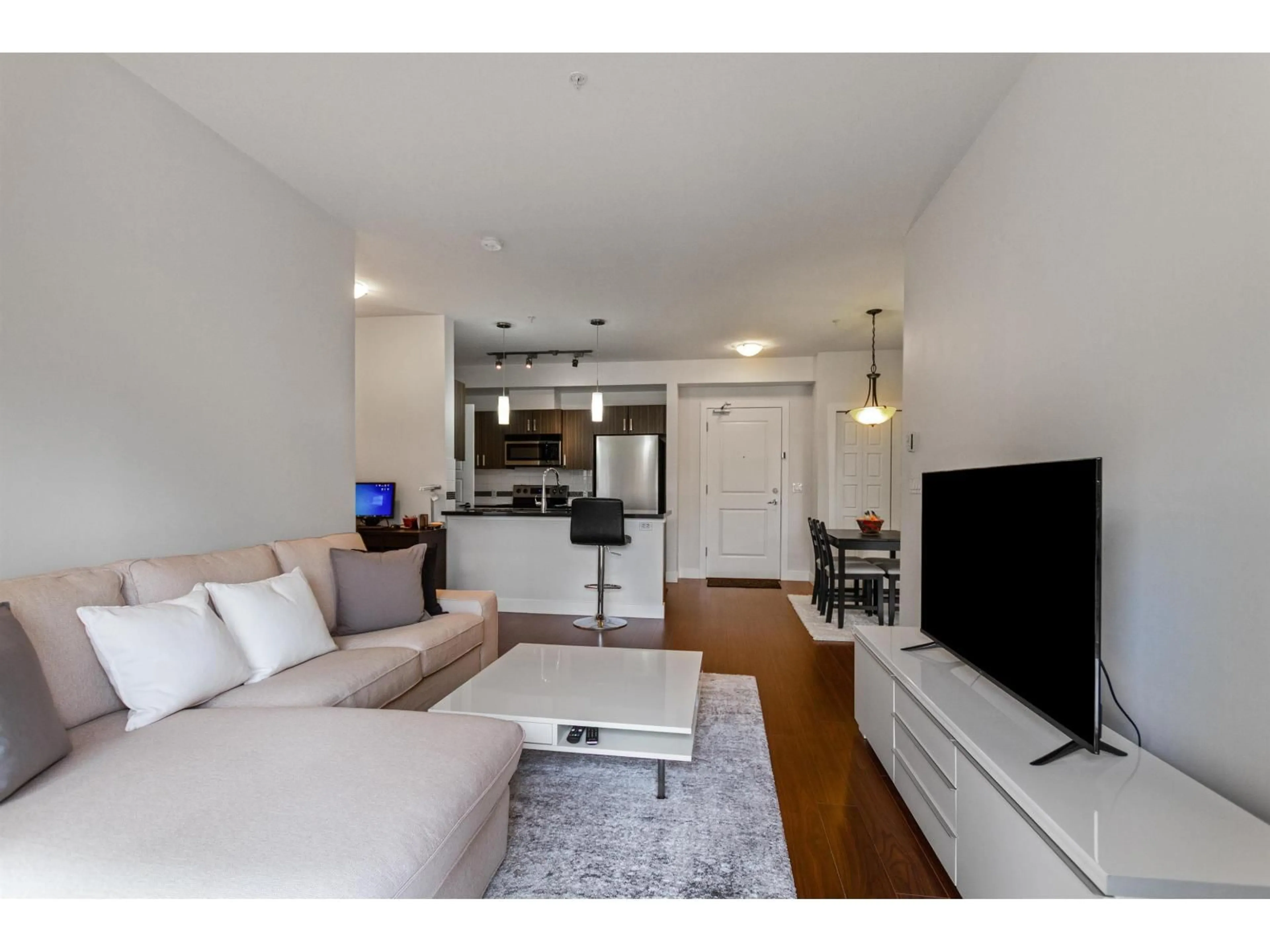 Living room with furniture, unknown for 210 - 20219 54A, Langley British Columbia V3A0C7
