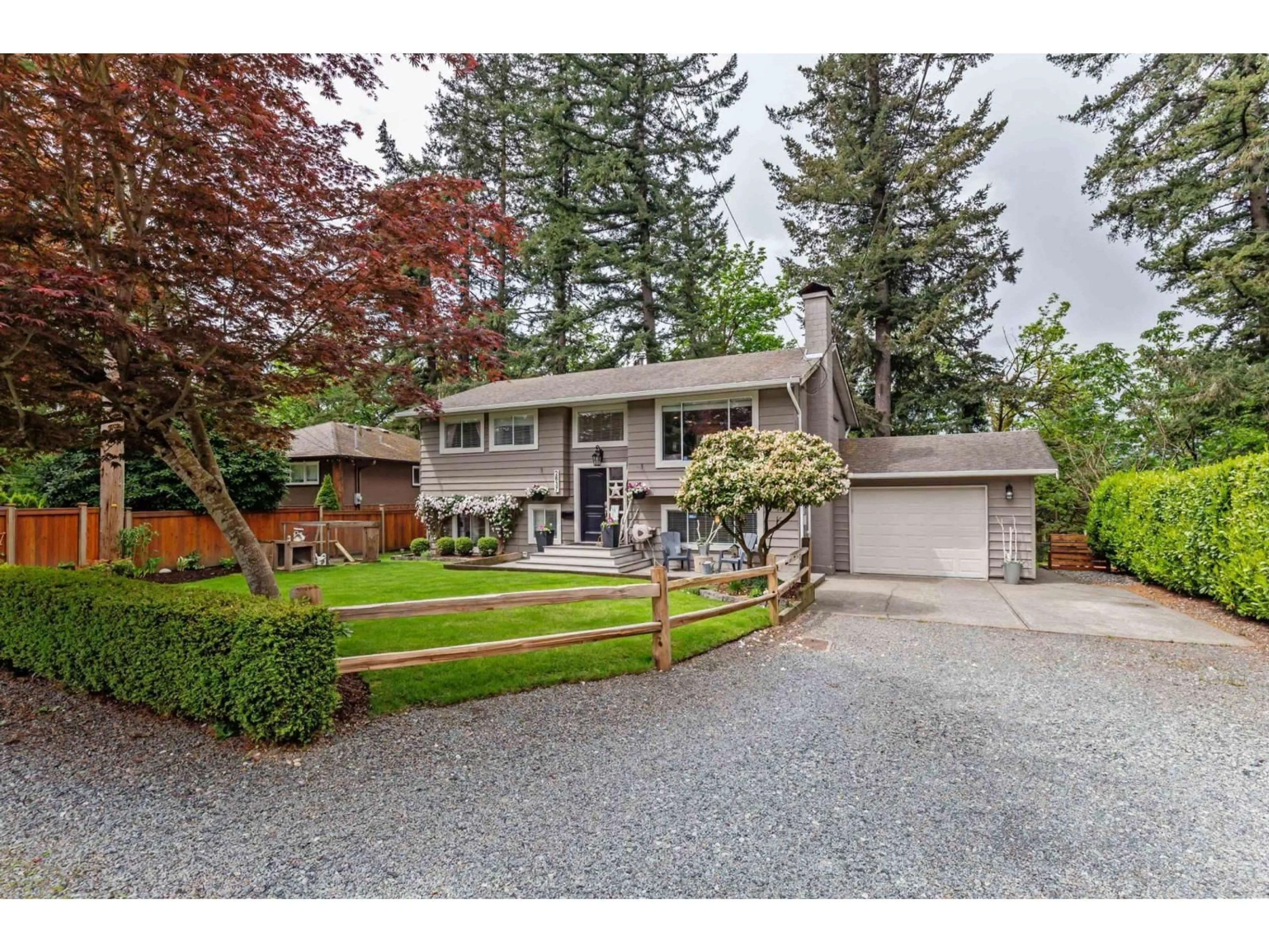 Home with vinyl exterior material, street for 2837 CAMBRIDGE, Abbotsford British Columbia V2S4C8