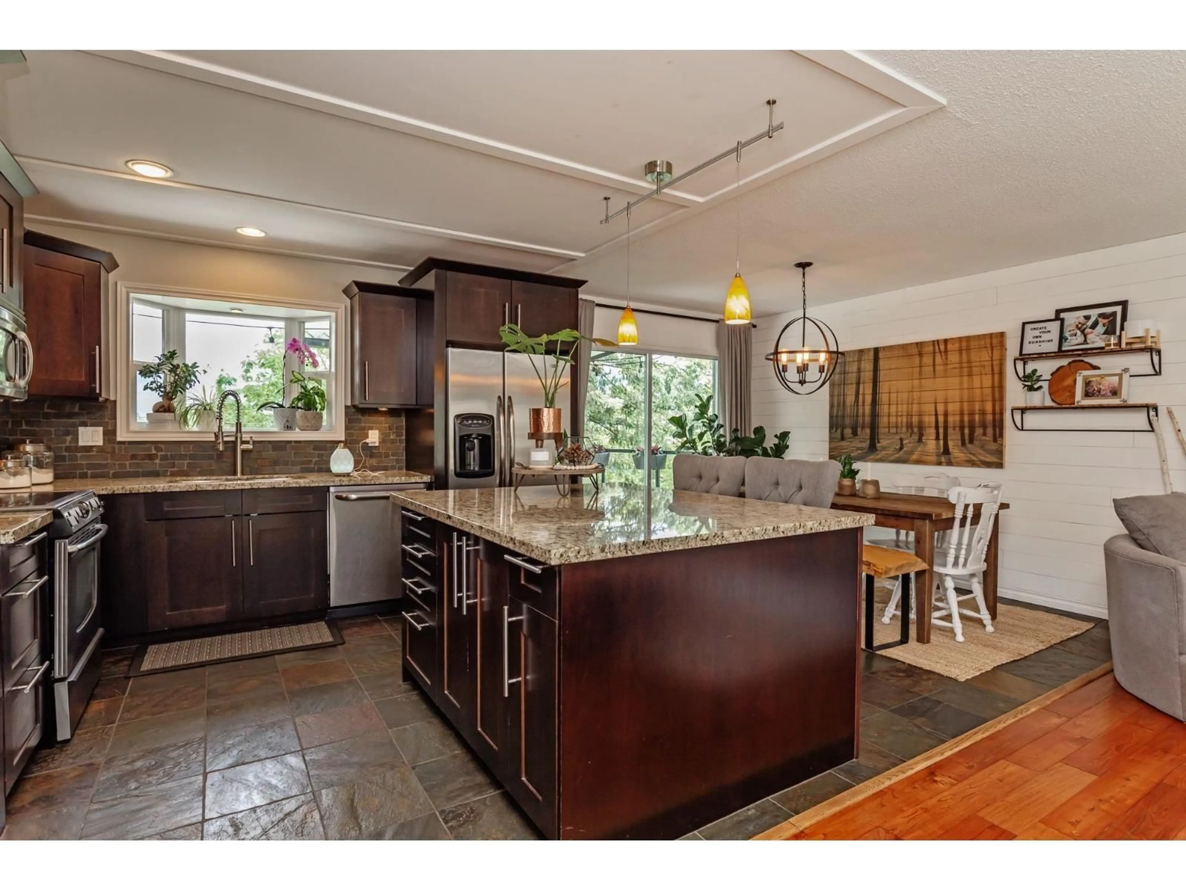 Open concept kitchen, unknown for 2837 CAMBRIDGE, Abbotsford British Columbia V2S4C8
