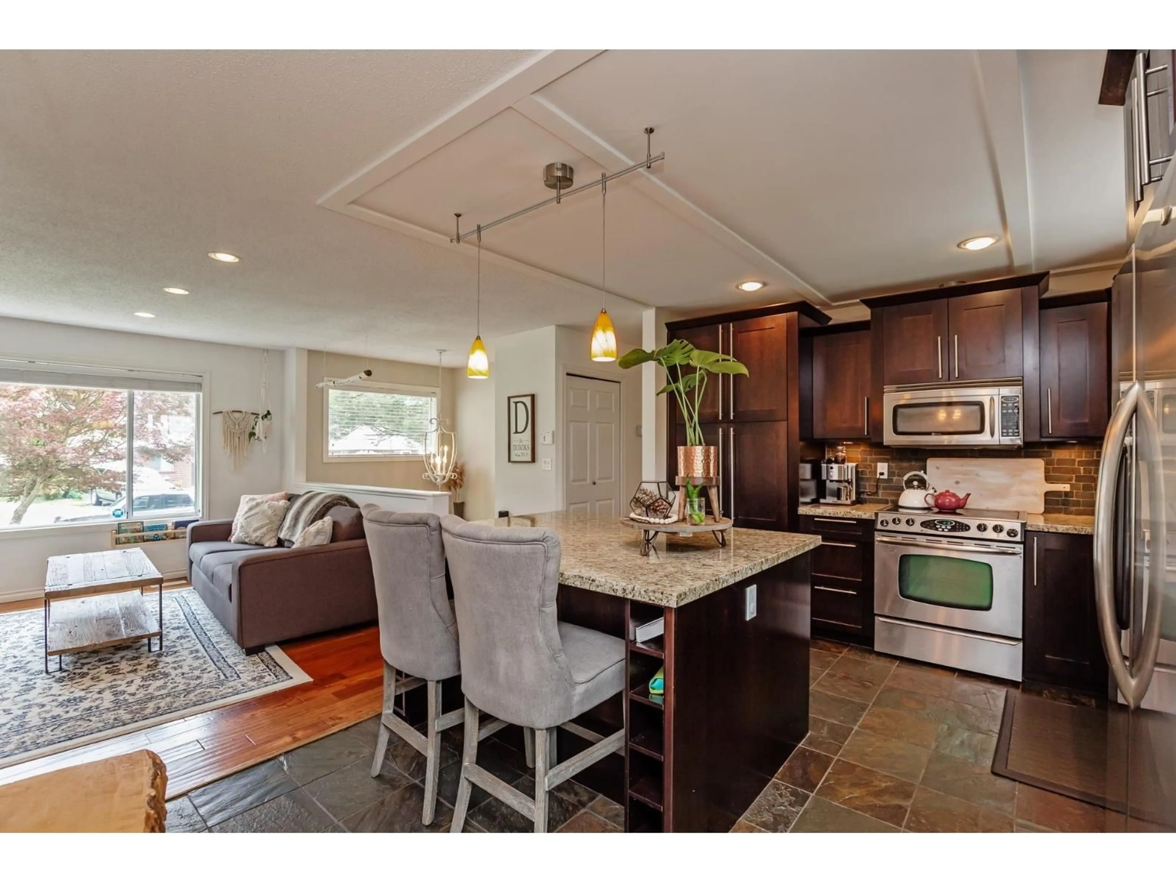 Open concept kitchen, unknown for 2837 CAMBRIDGE, Abbotsford British Columbia V2S4C8
