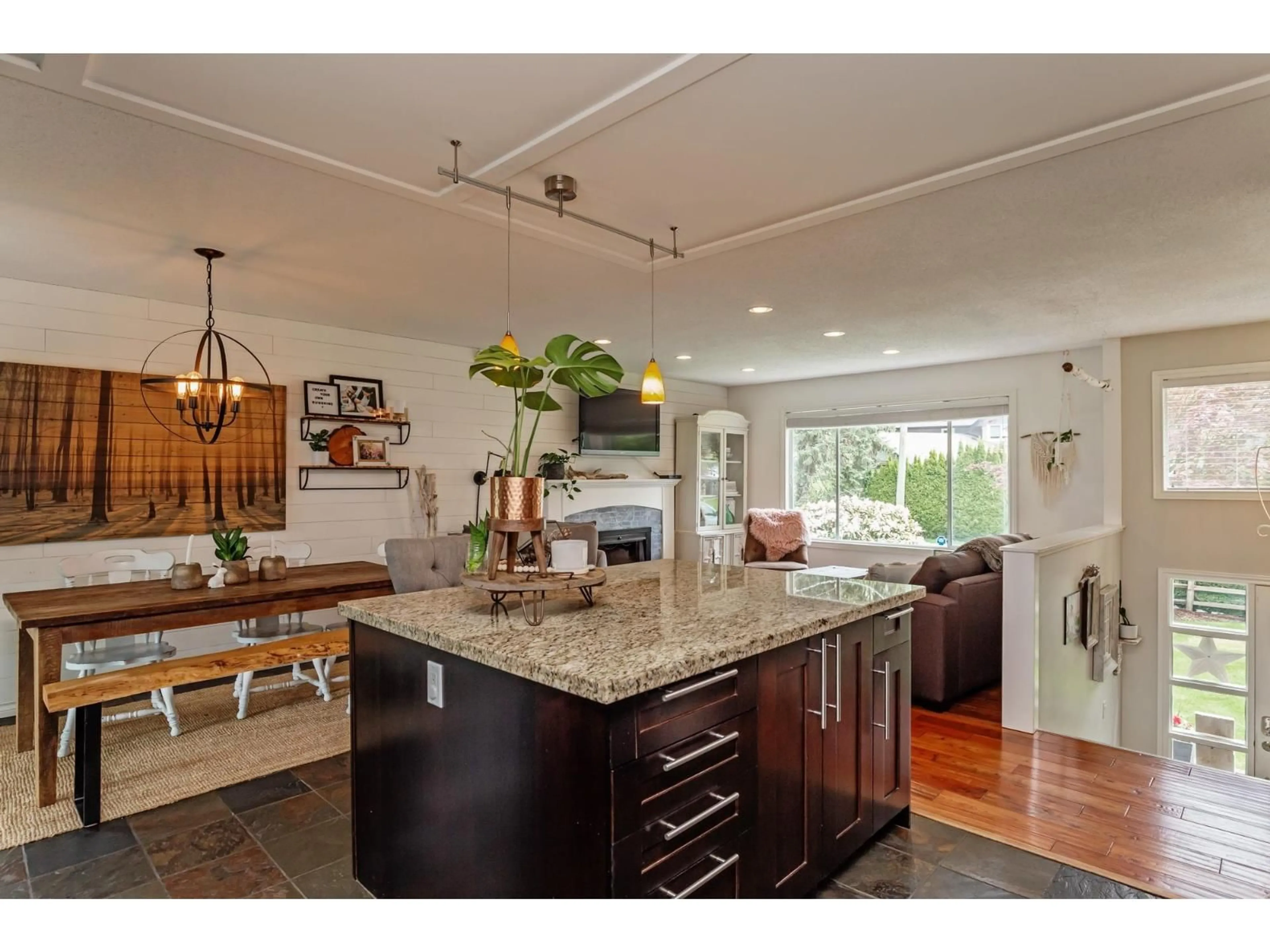 Open concept kitchen, unknown for 2837 CAMBRIDGE, Abbotsford British Columbia V2S4C8