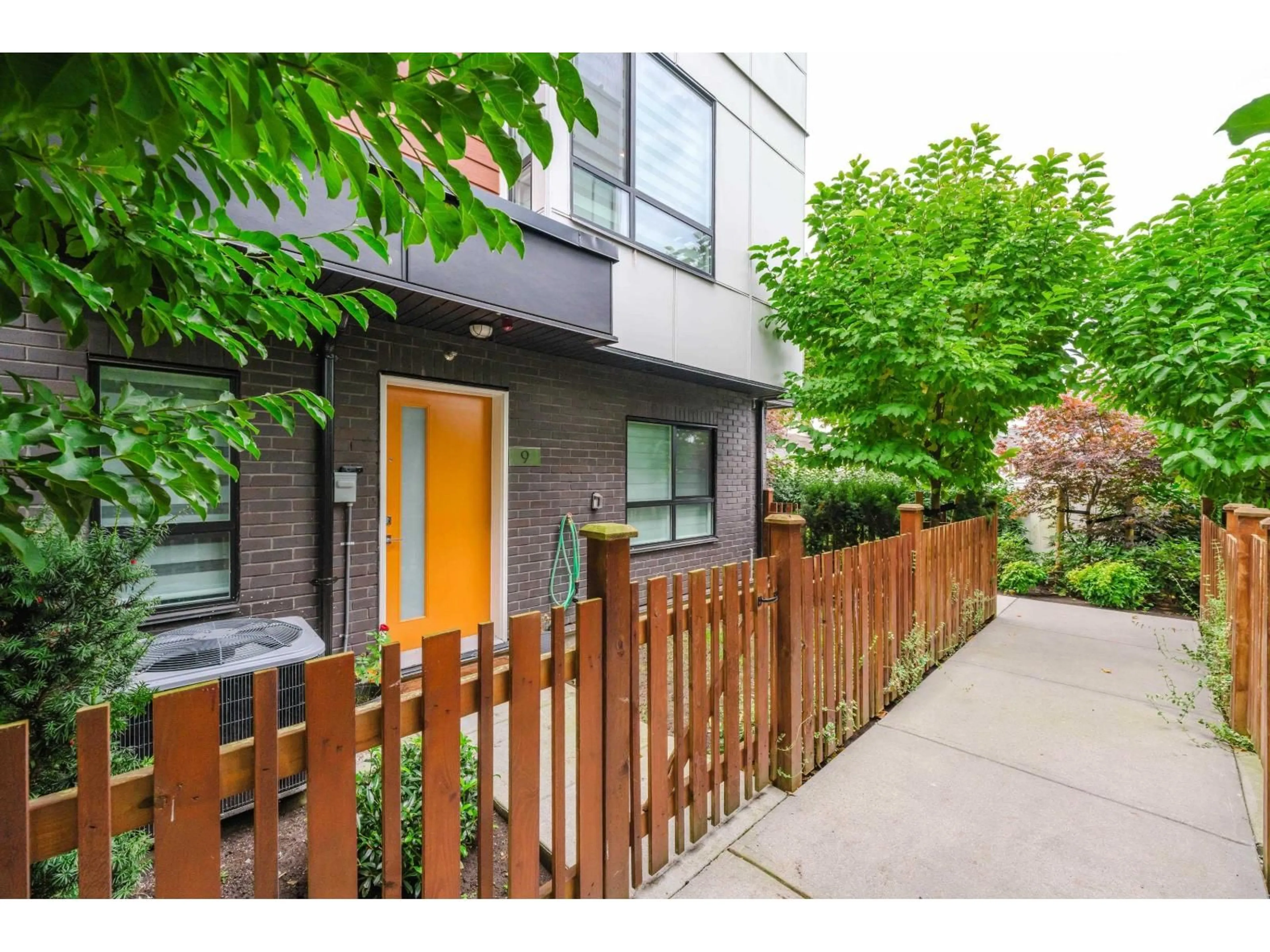 Patio, street for 9 - 19749 55, Langley British Columbia V3A0M2