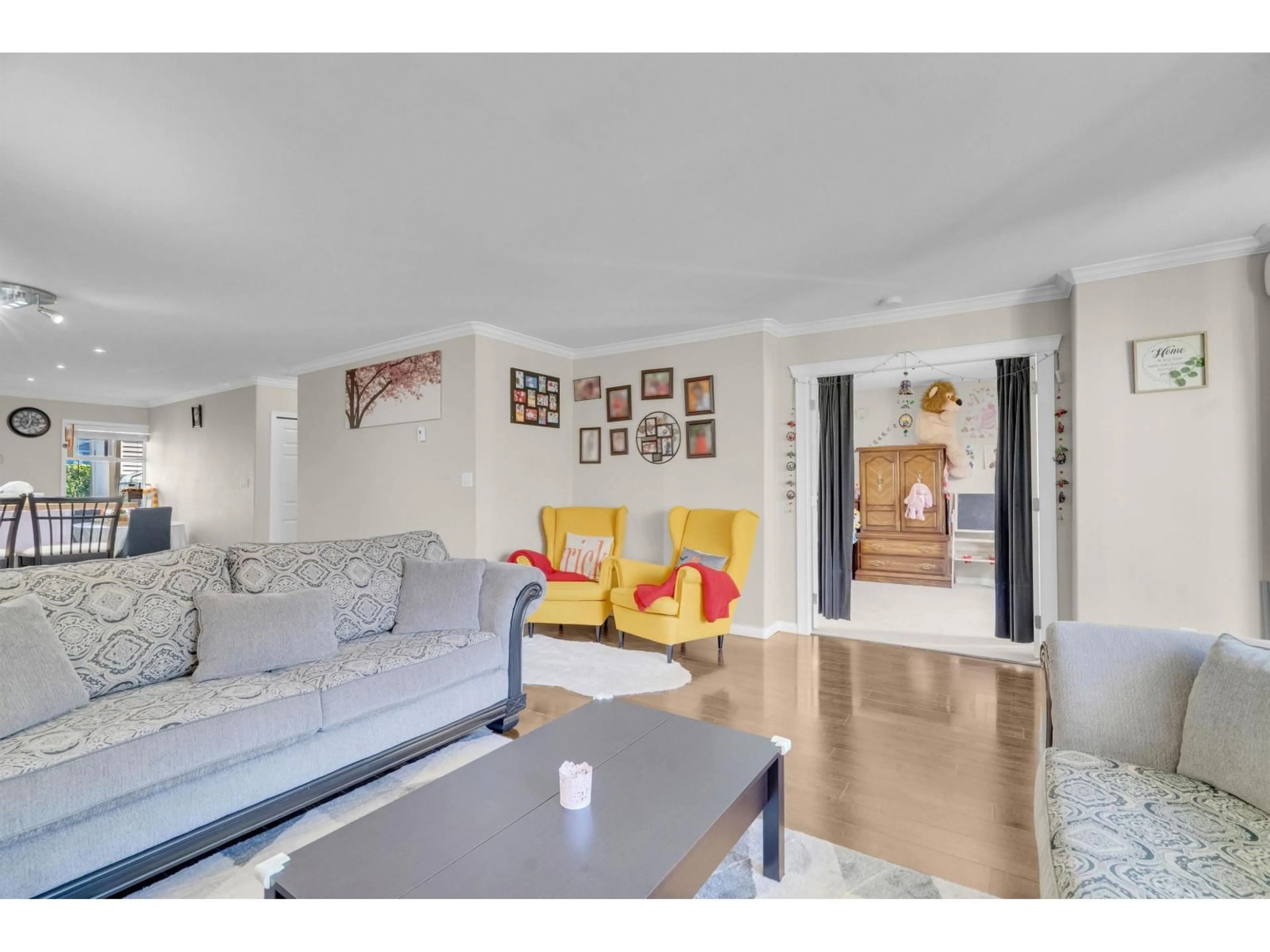 Living room with furniture, unknown for 113 - 7837 120A, Surrey British Columbia V3W0W9