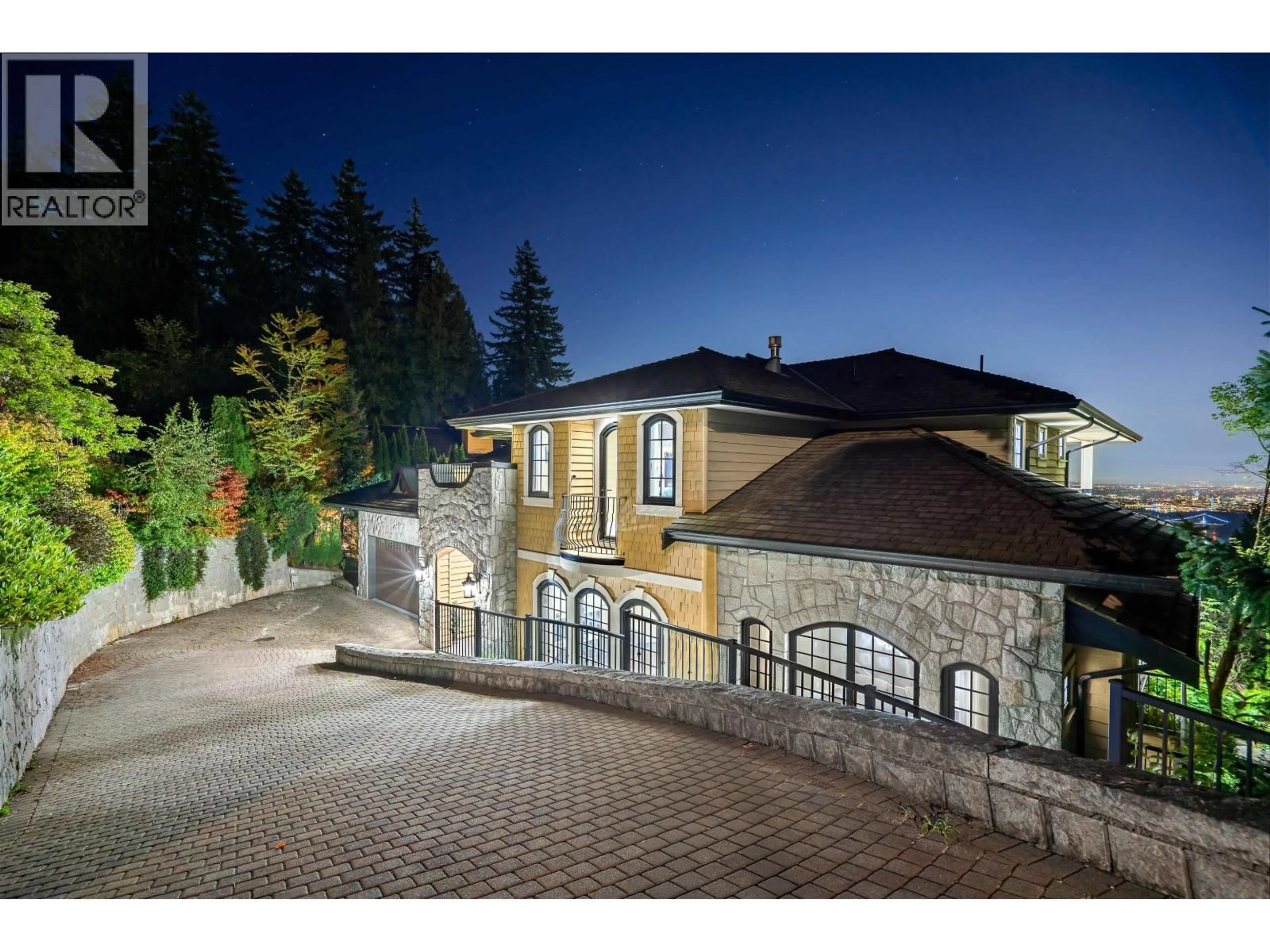 A pic from outside/outdoor area/front of a property/back of a property/a pic from drone, street for 2336 KADLEC COURT, West Vancouver British Columbia V7S3K3