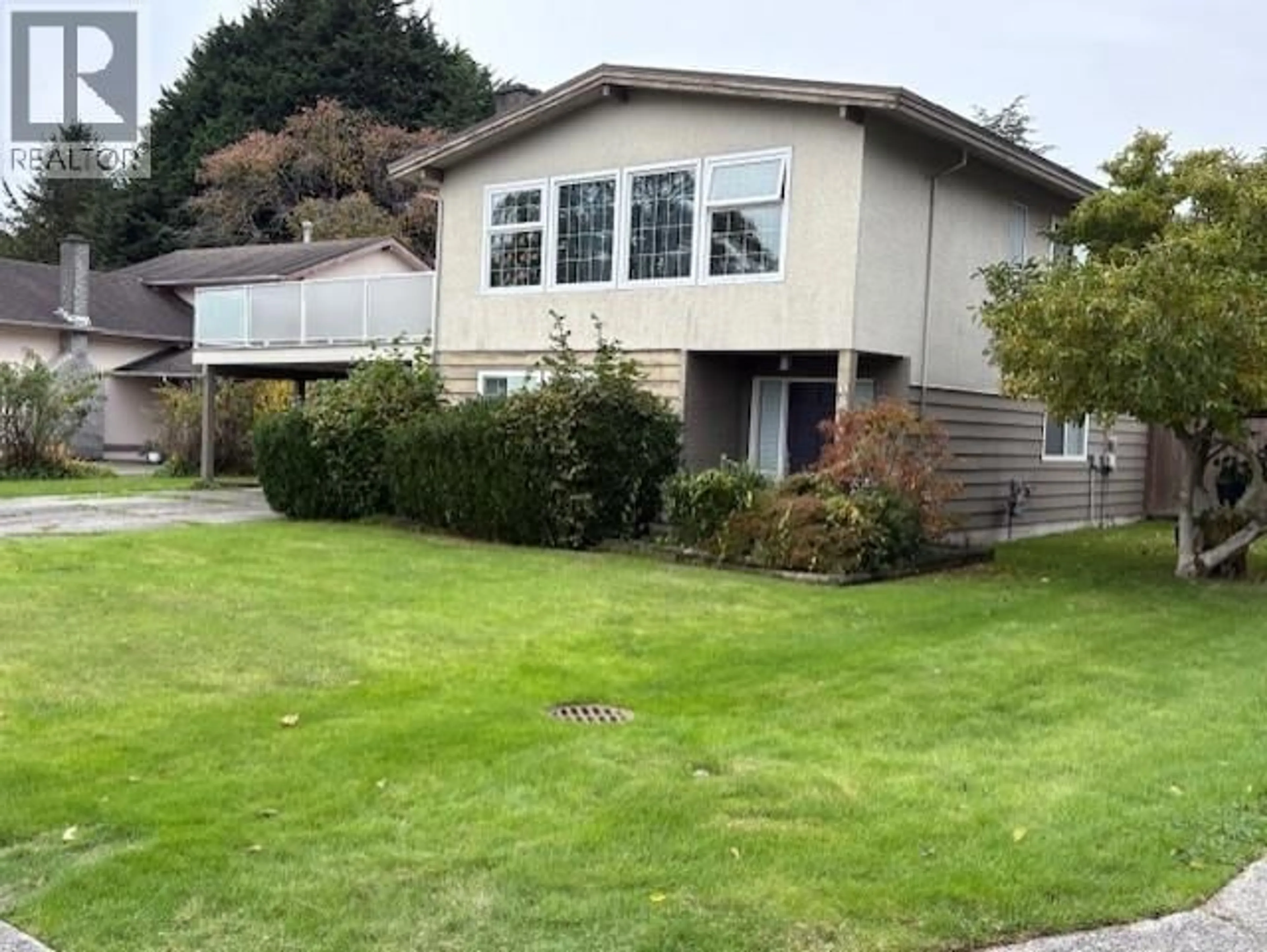 A pic from outside/outdoor area/front of a property/back of a property/a pic from drone, unknown for 6811 RIVERDALE DRIVE, Richmond British Columbia V7C2G3