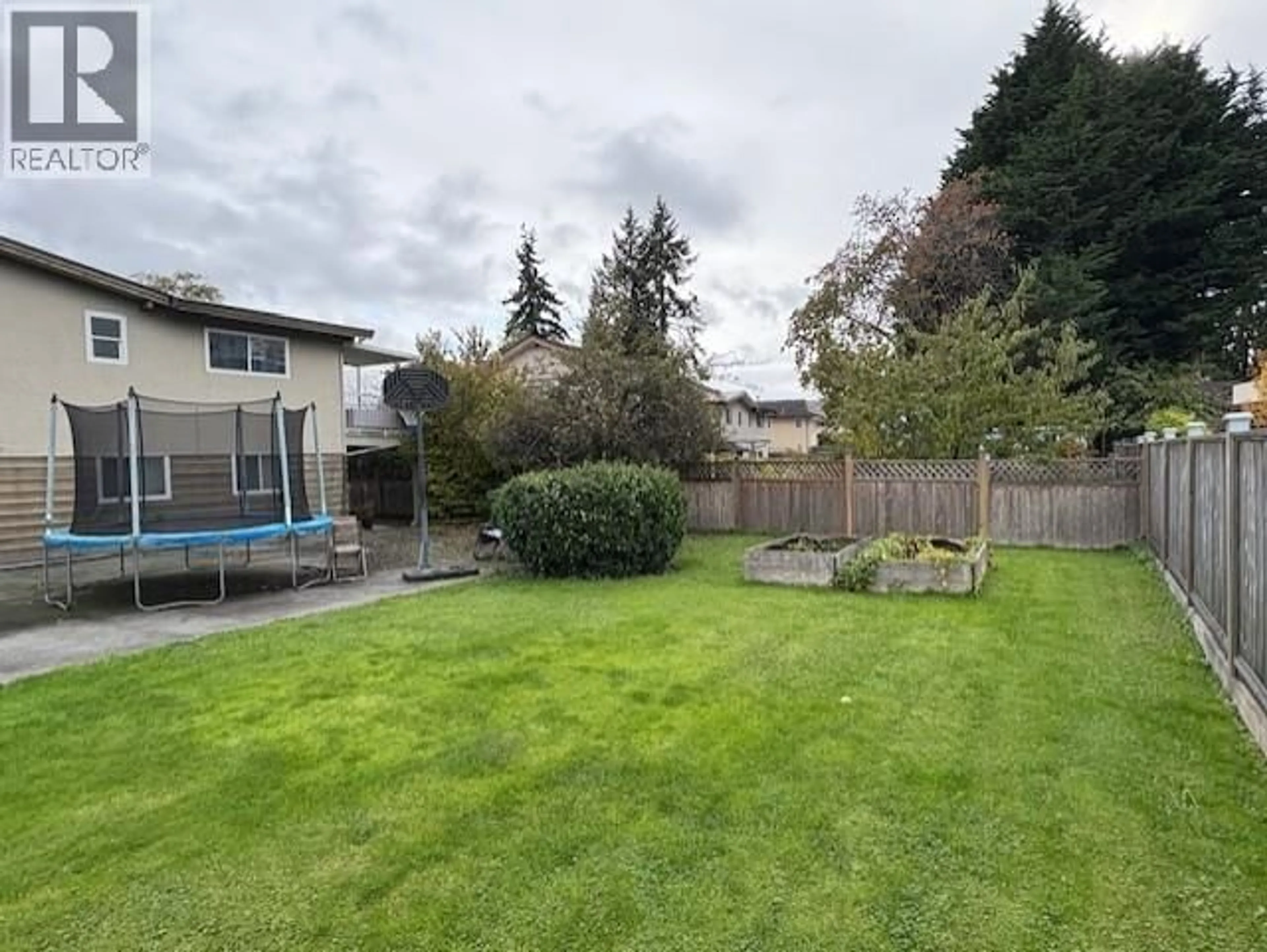 A pic from outside/outdoor area/front of a property/back of a property/a pic from drone, unknown for 6811 RIVERDALE DRIVE, Richmond British Columbia V7C2G3
