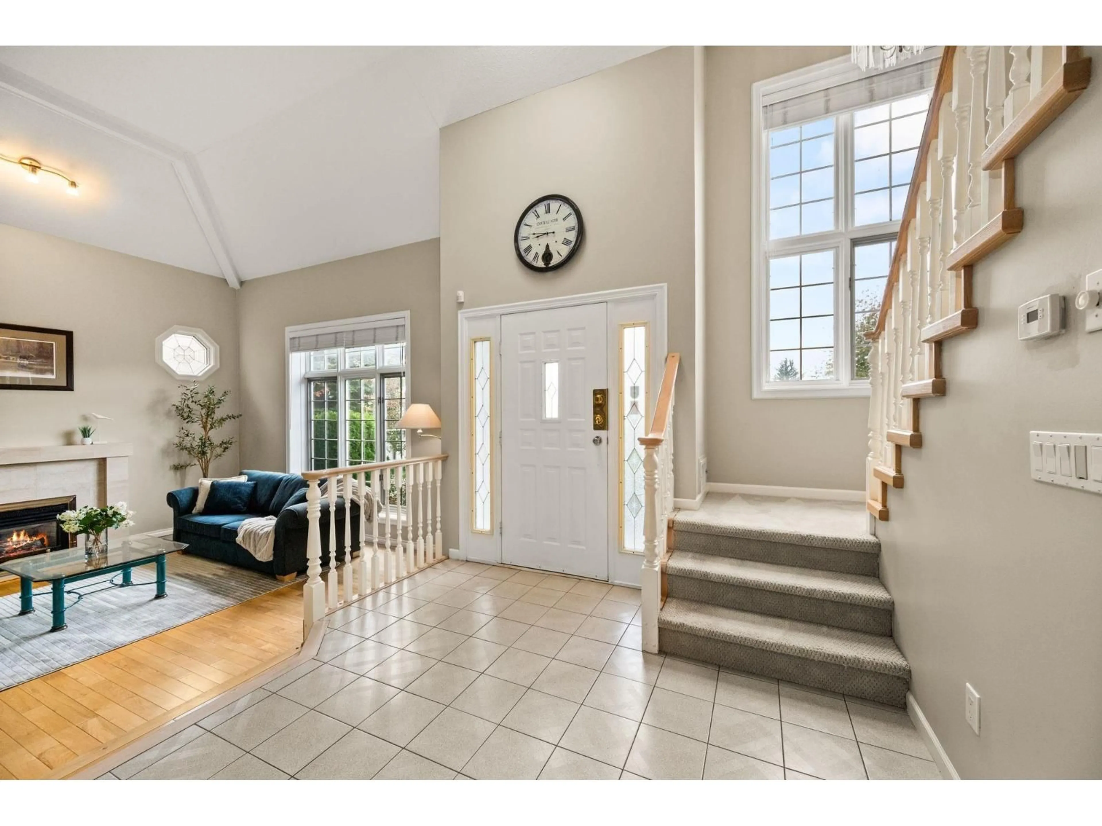 Indoor entryway for 12334 56, Surrey British Columbia V3X2X2