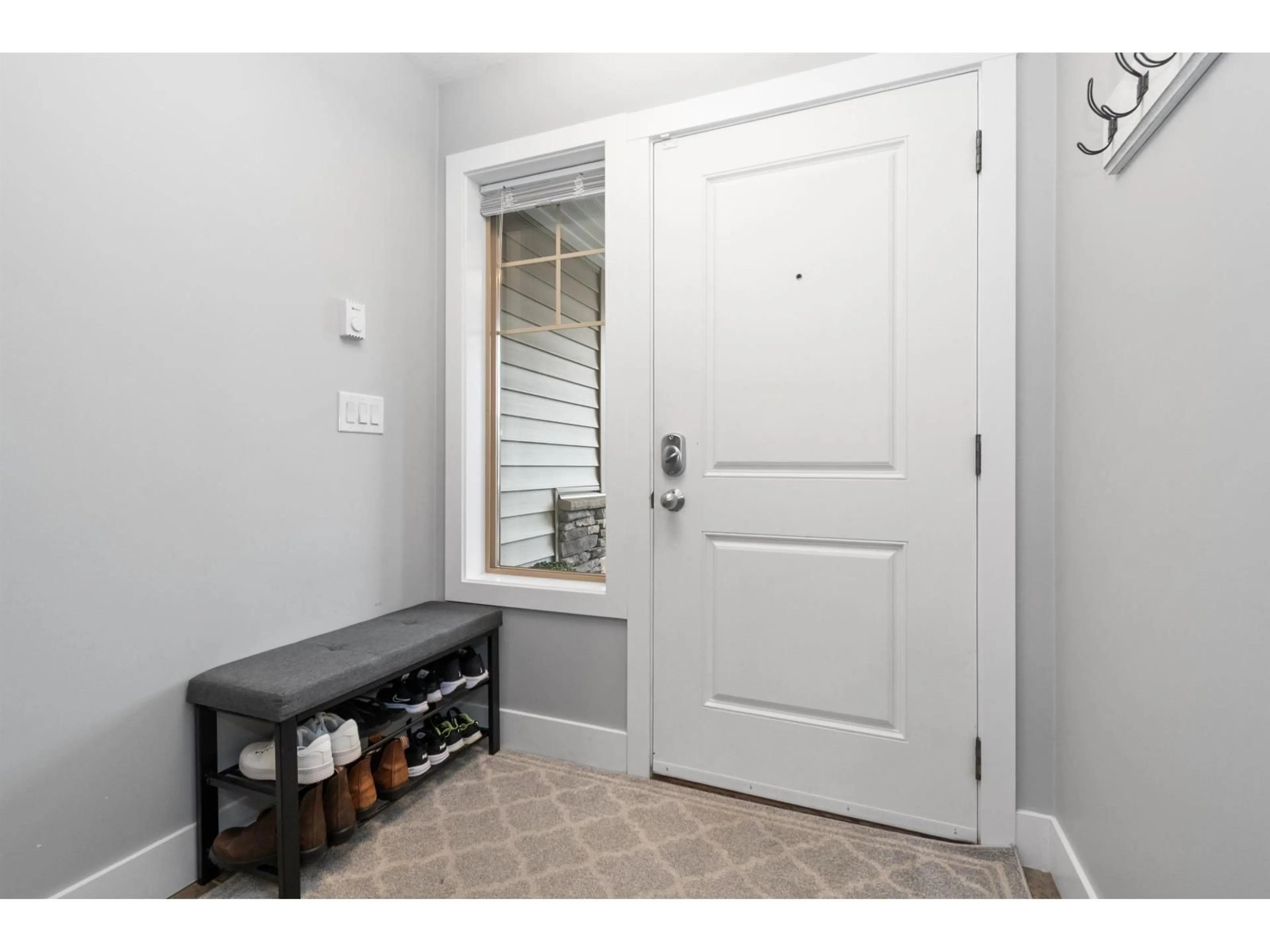 Indoor entryway for 2 - 9280 BROADWAY STREET, Chilliwack British Columbia V2P5W4