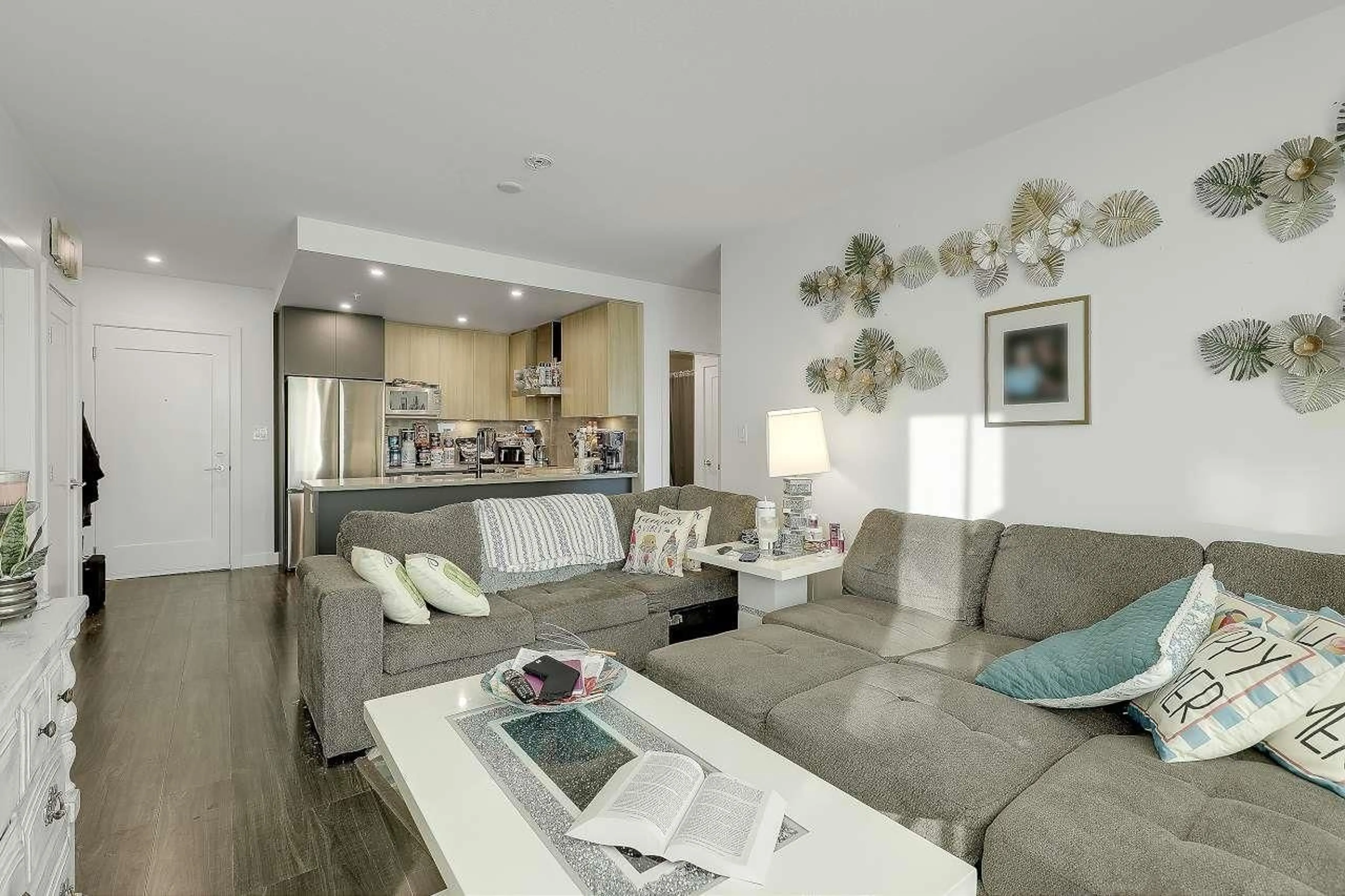 Living room with furniture, unknown for 309 - 31940 RAVEN, Mission British Columbia V2V0L1