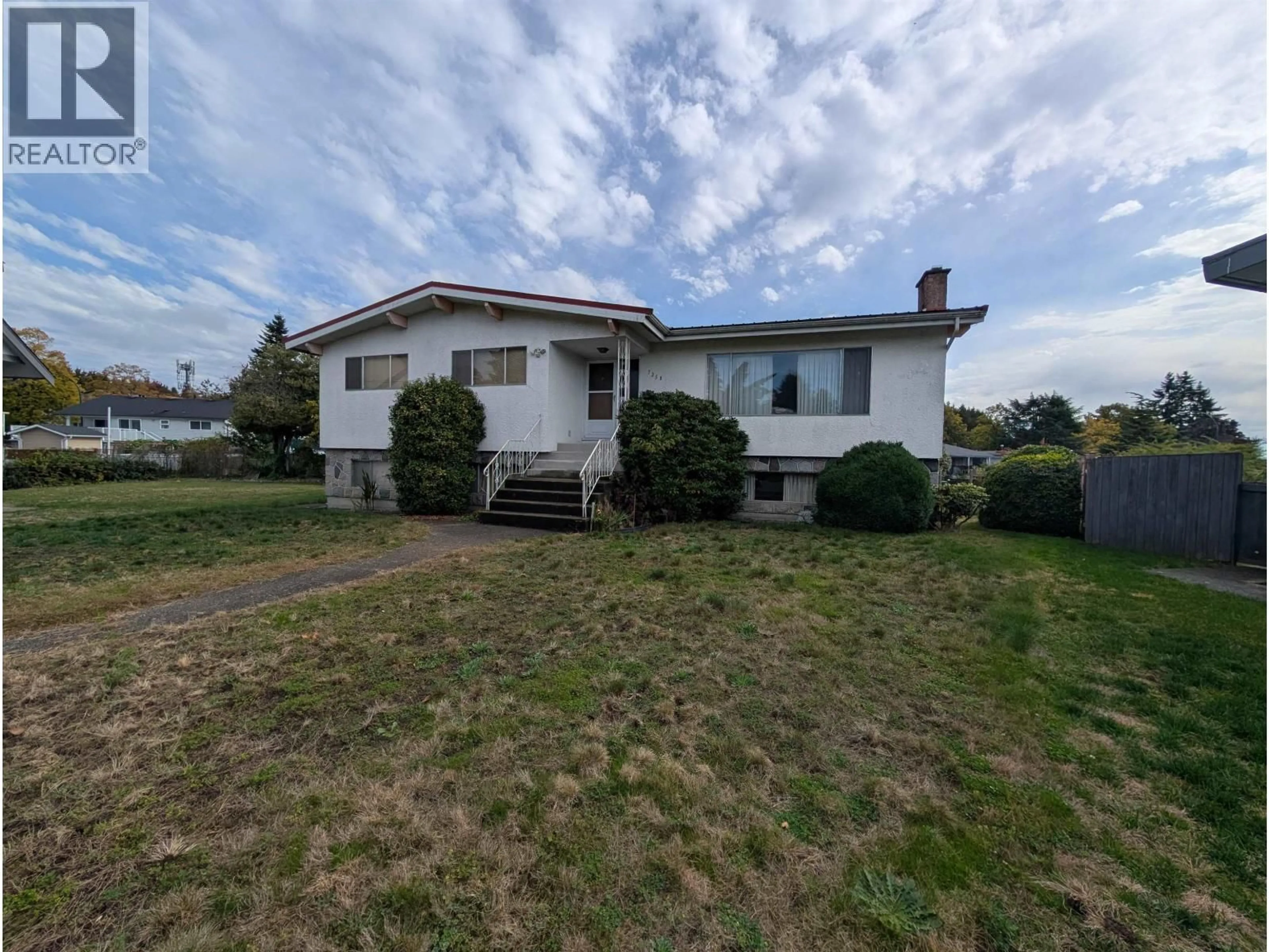 A pic from outside/outdoor area/front of a property/back of a property/a pic from drone, street for 7258 LANCASTER PLACE, Vancouver British Columbia V5S3B4