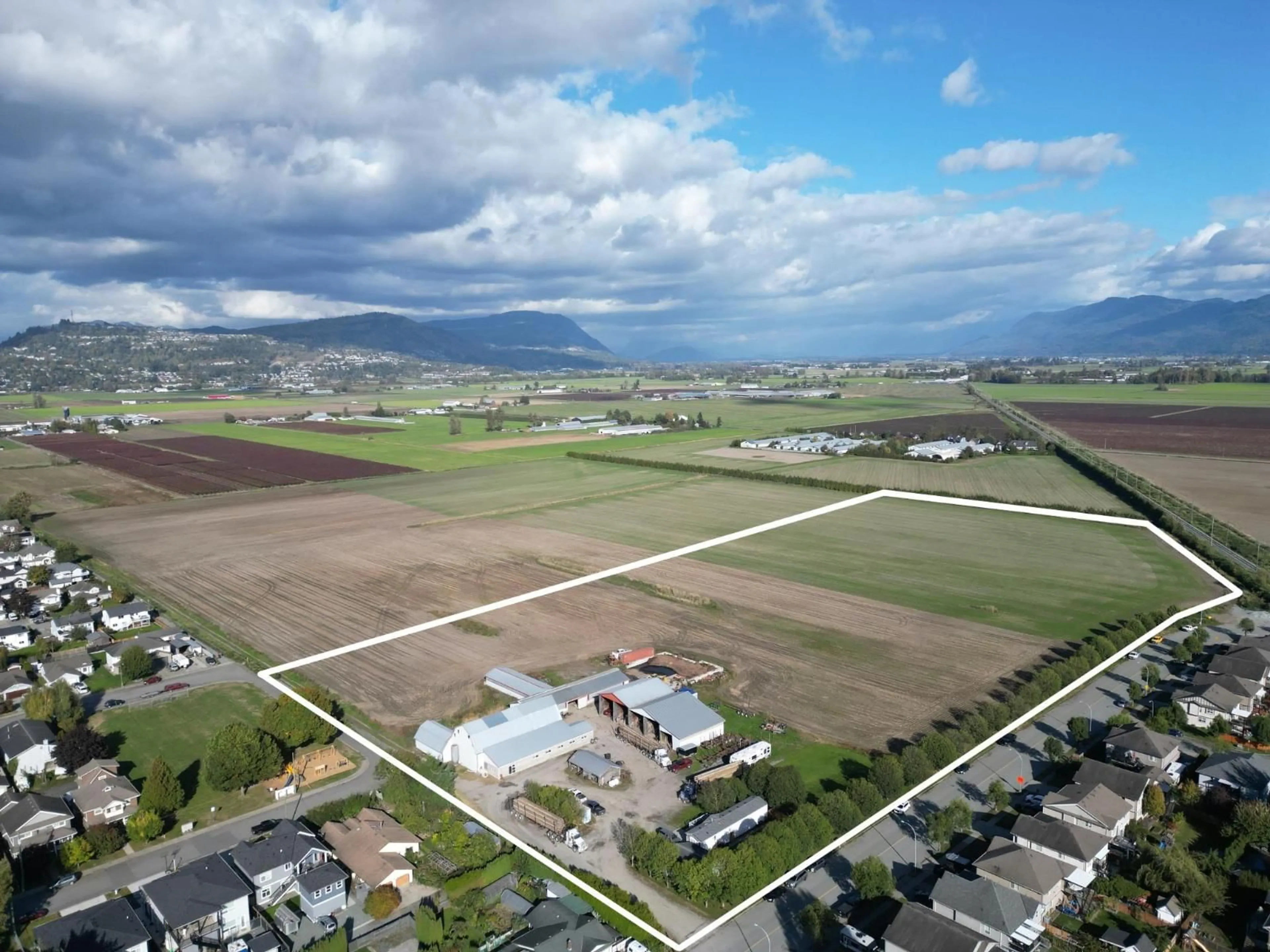 A pic from outside/outdoor area/front of a property/back of a property/a pic from drone, mountain view for 34811 2, Abbotsford British Columbia V2S8C1