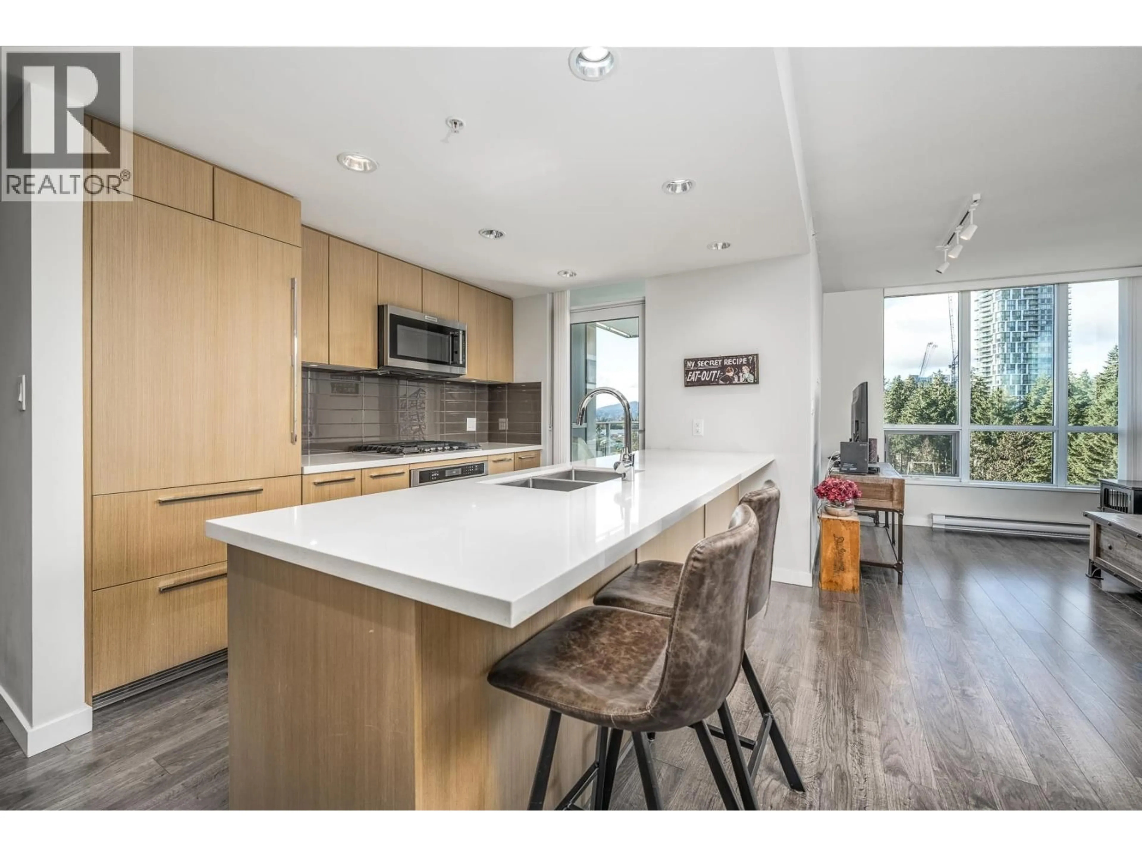Open concept kitchen, wood/laminate floor for 1508 - 3093 WINDSOR GATE, Coquitlam British Columbia V3B0N2