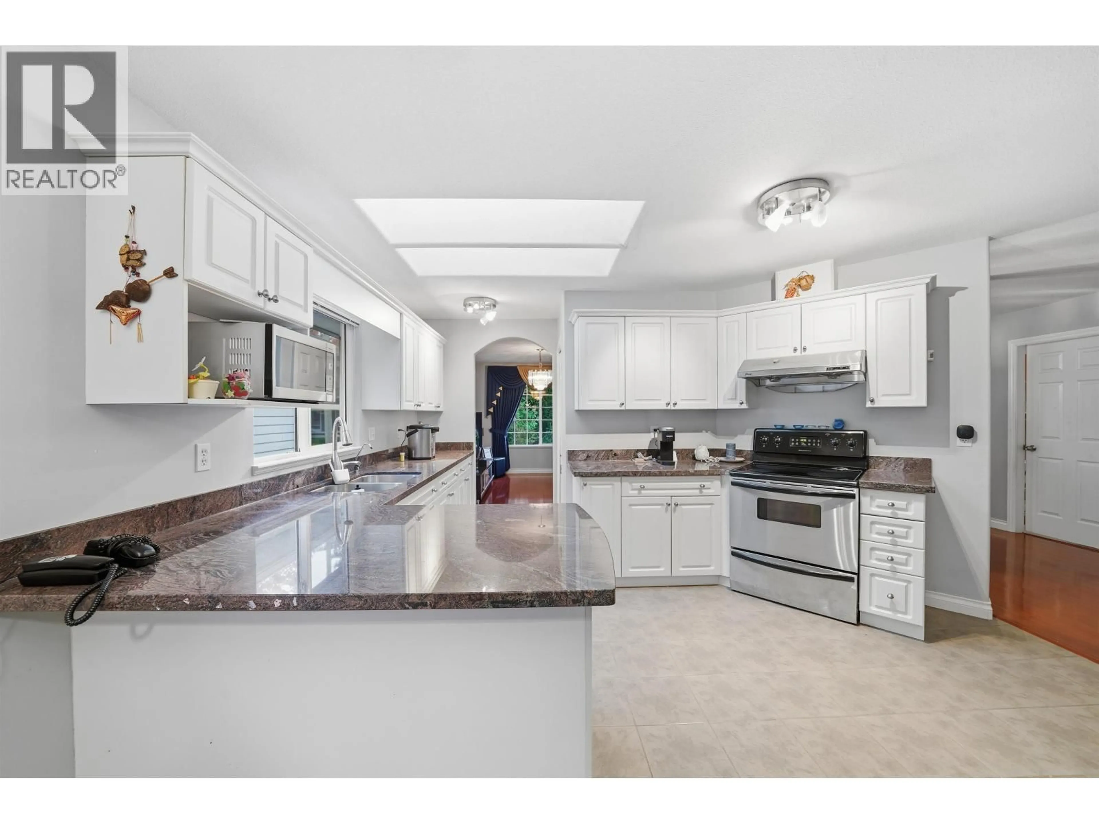 Open concept kitchen, ceramic/tile floor for 3221 RALEIGH STREET, Port Coquitlam British Columbia V3C3J4