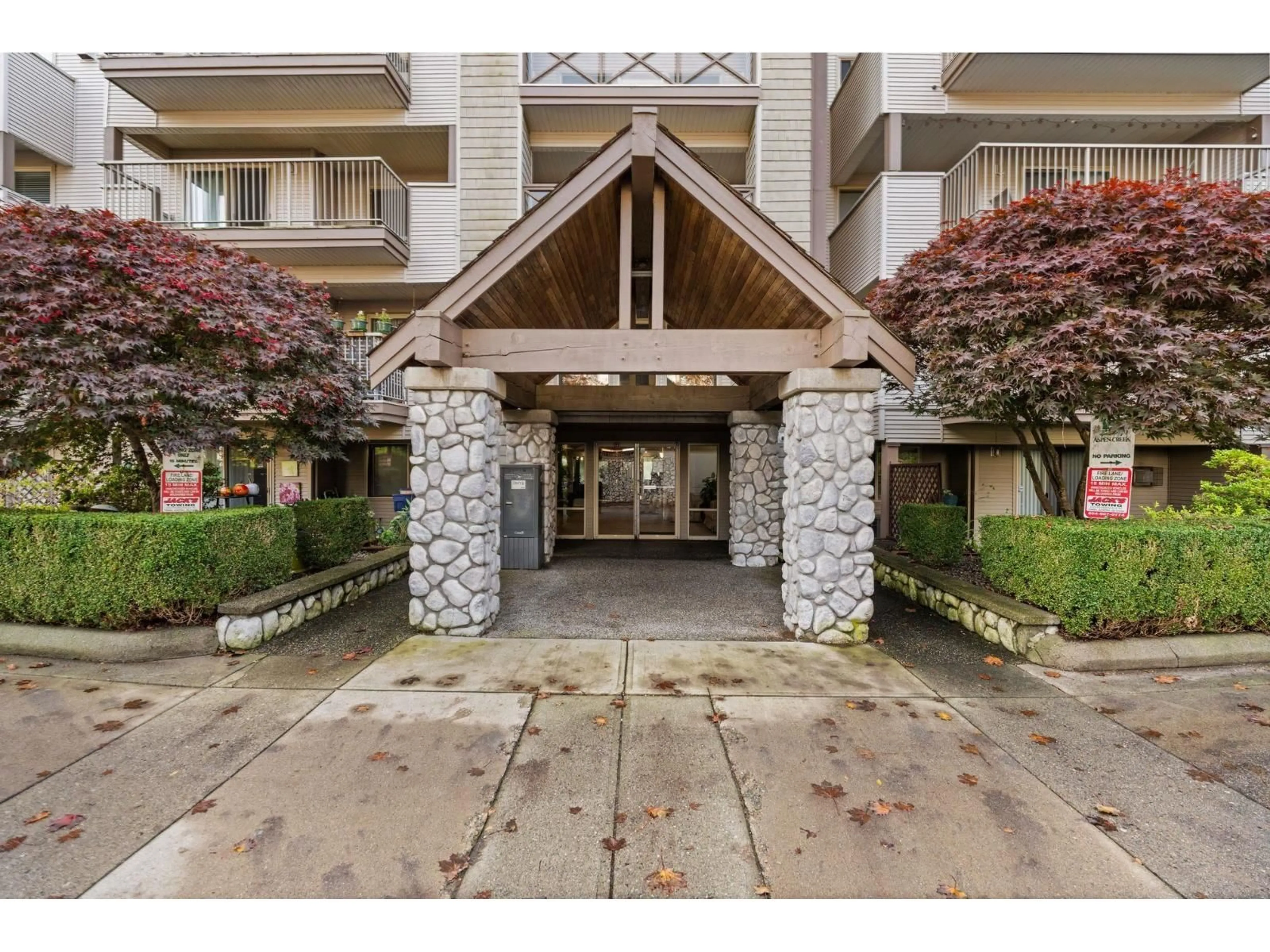 Indoor foyer for 108 - 33478 ROBERTS, Abbotsford British Columbia V2S8E1