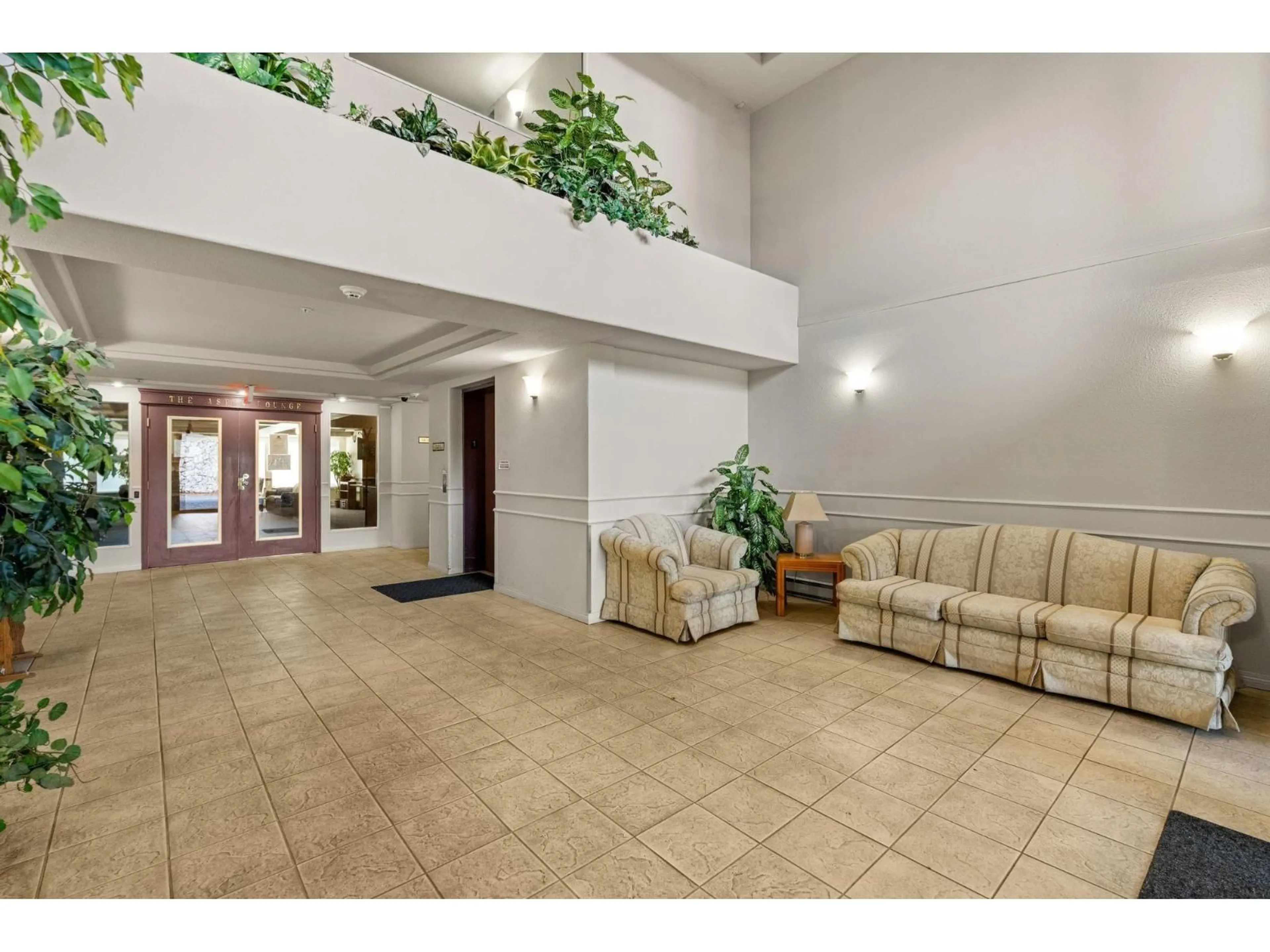 Indoor foyer for 108 - 33478 ROBERTS, Abbotsford British Columbia V2S8E1